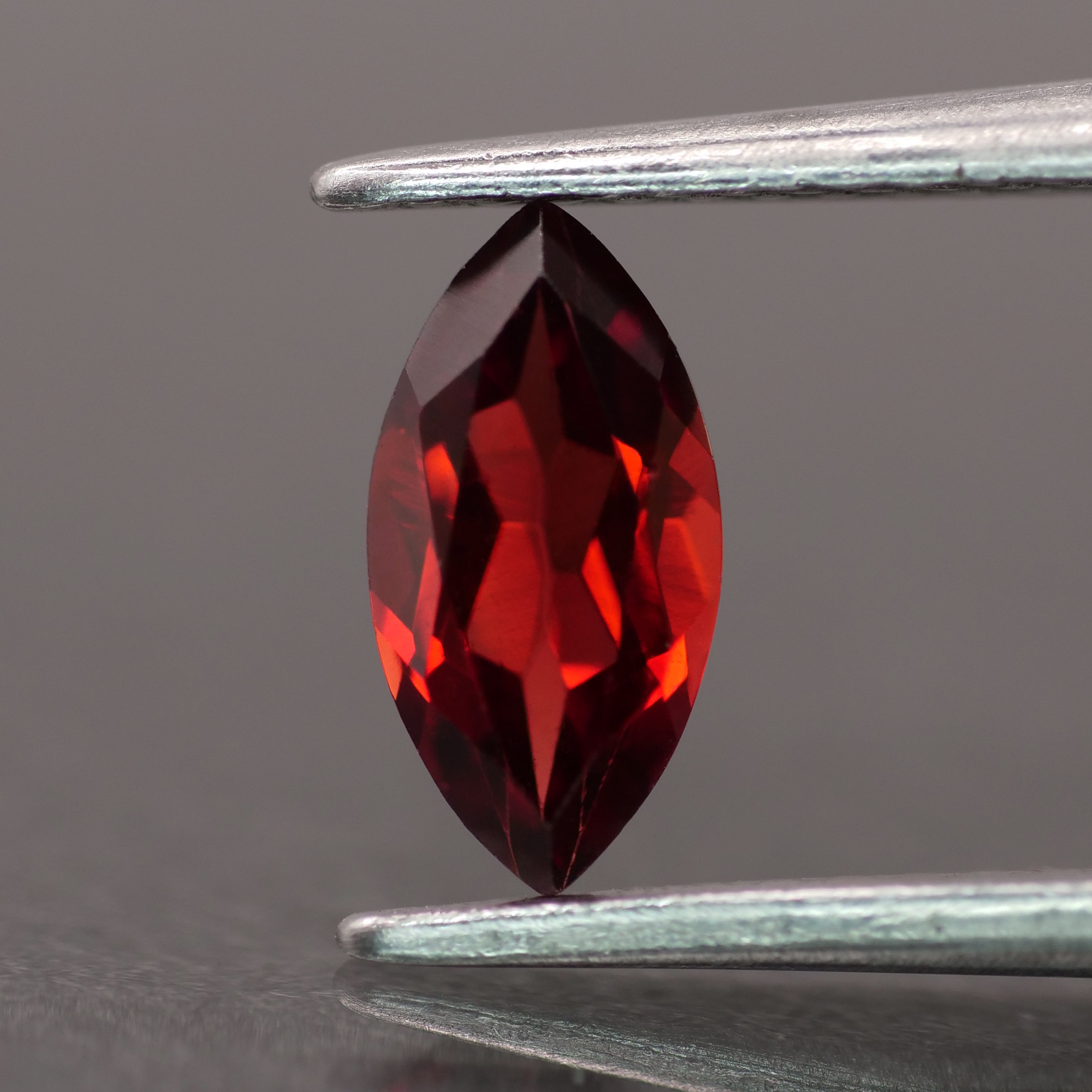 Garnet | red color, marquise-cut, 8x4mm, 0.7ct - Eden Garden Jewelry™