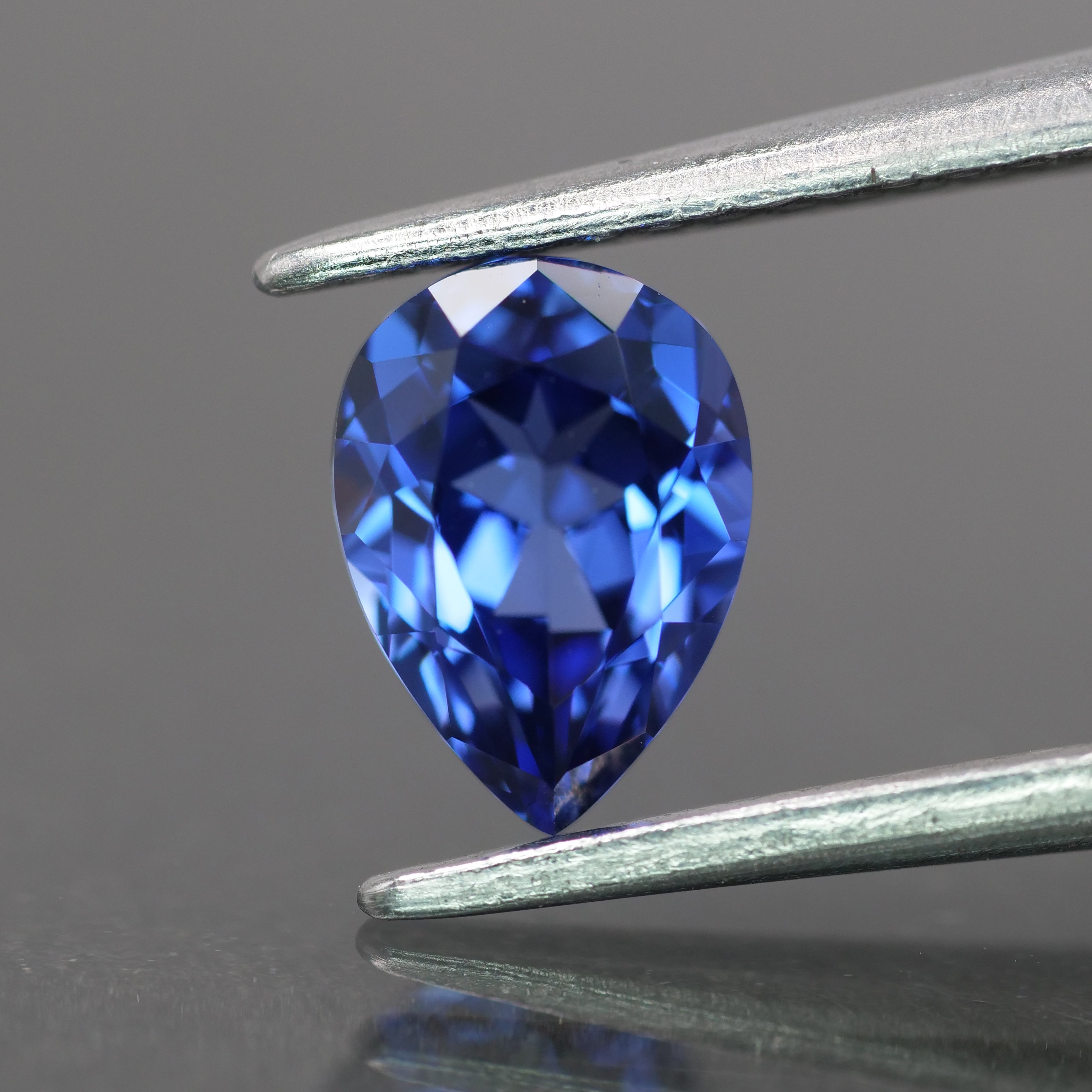 Sapphire | Medium Blue color, lab-grown, pear-cut, 7x5mm, 1ct - Eden Garden Jewelry™