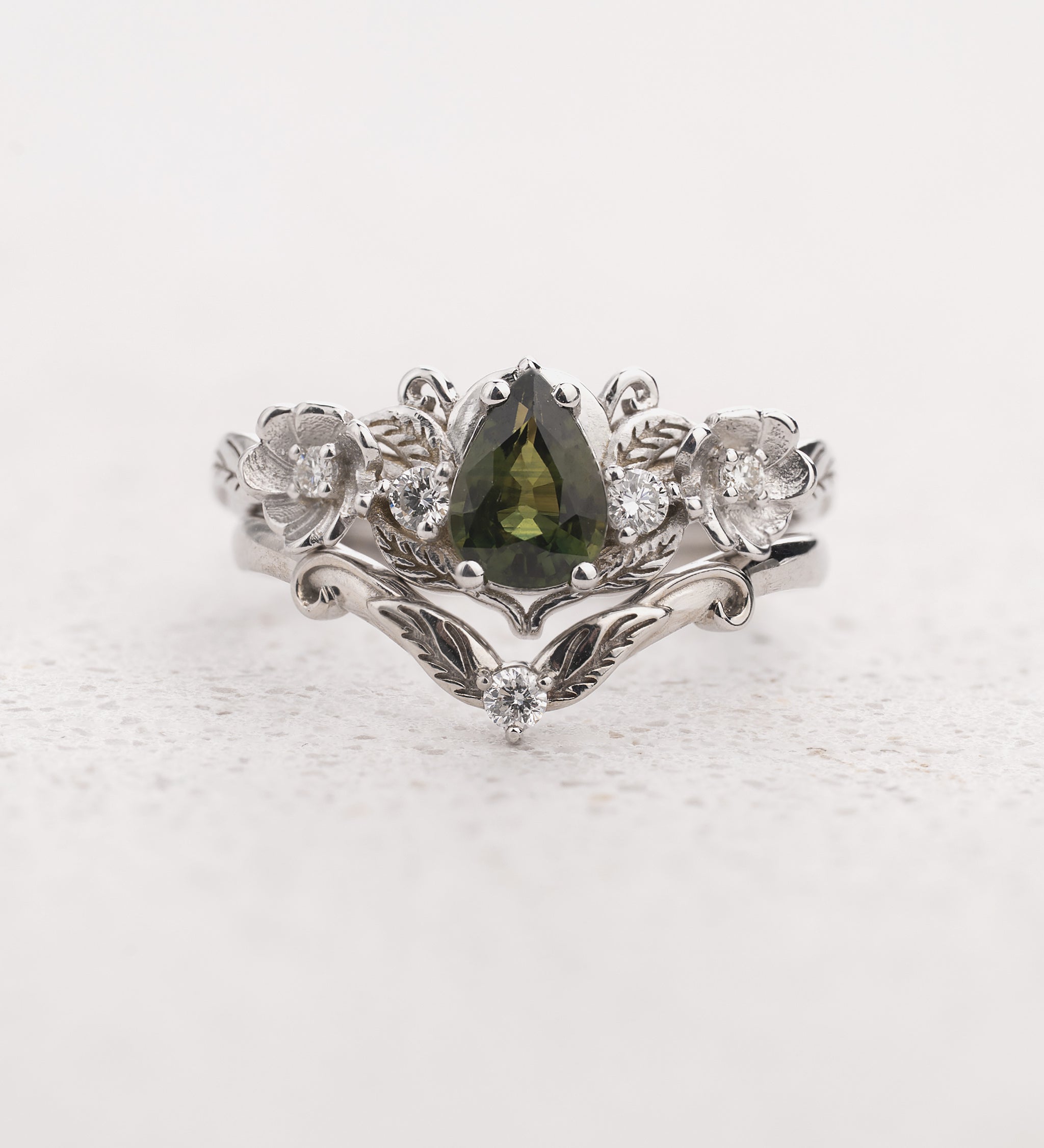 Matching Wedding Band with One Diamond Framed by Leaves / Adelina - Eden Garden Jewelry™