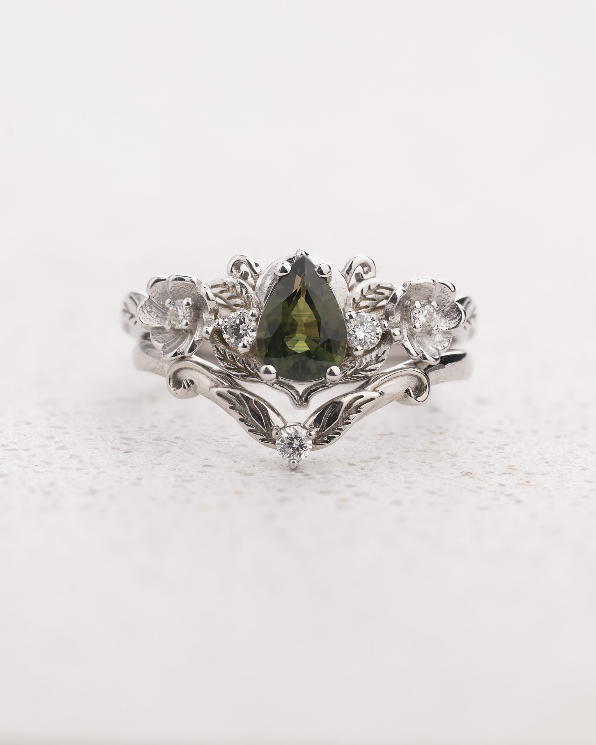 Matching Wedding Band with One Diamond Framed by Leaves / Adelina - Eden Garden Jewelry™