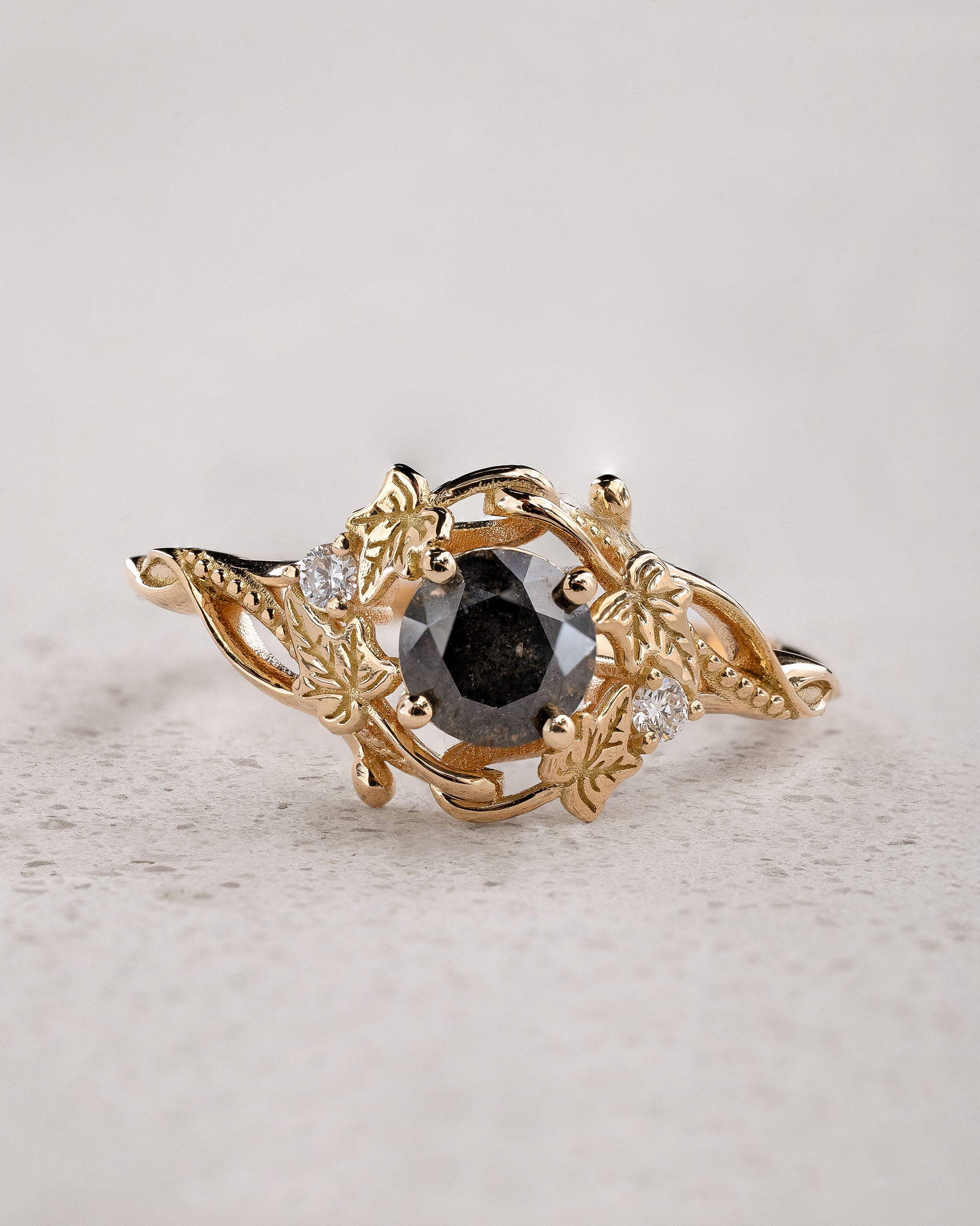 Nature inspired salt & pepper diamond ring / Undina Ivy - Eden Garden Jewelry™