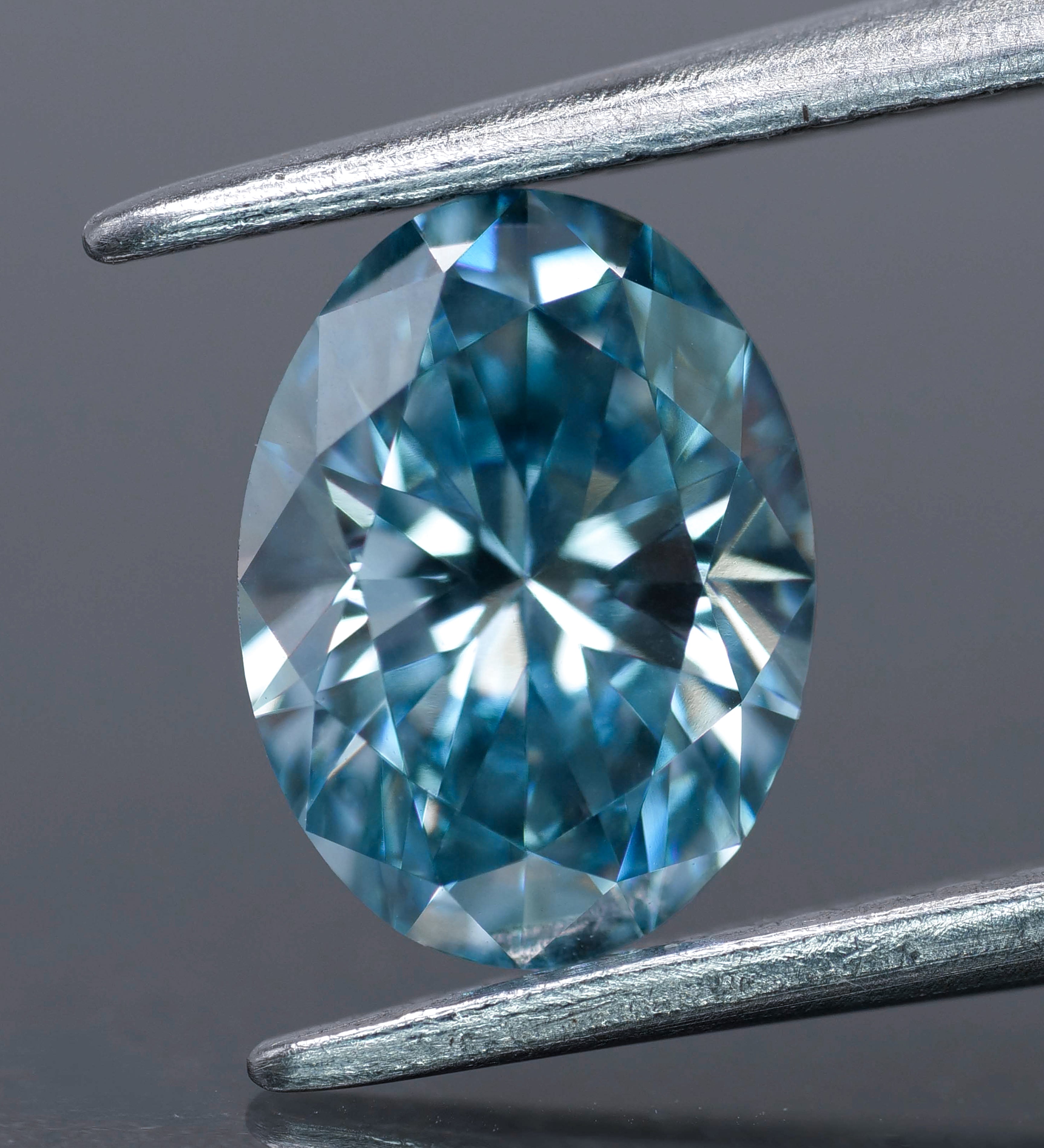 Lab grown diamond | IGI certified | oval-cut, *10x7mm, Fancy vivid blue color, VS-VVS, *2ct - Eden Garden Jewelry™