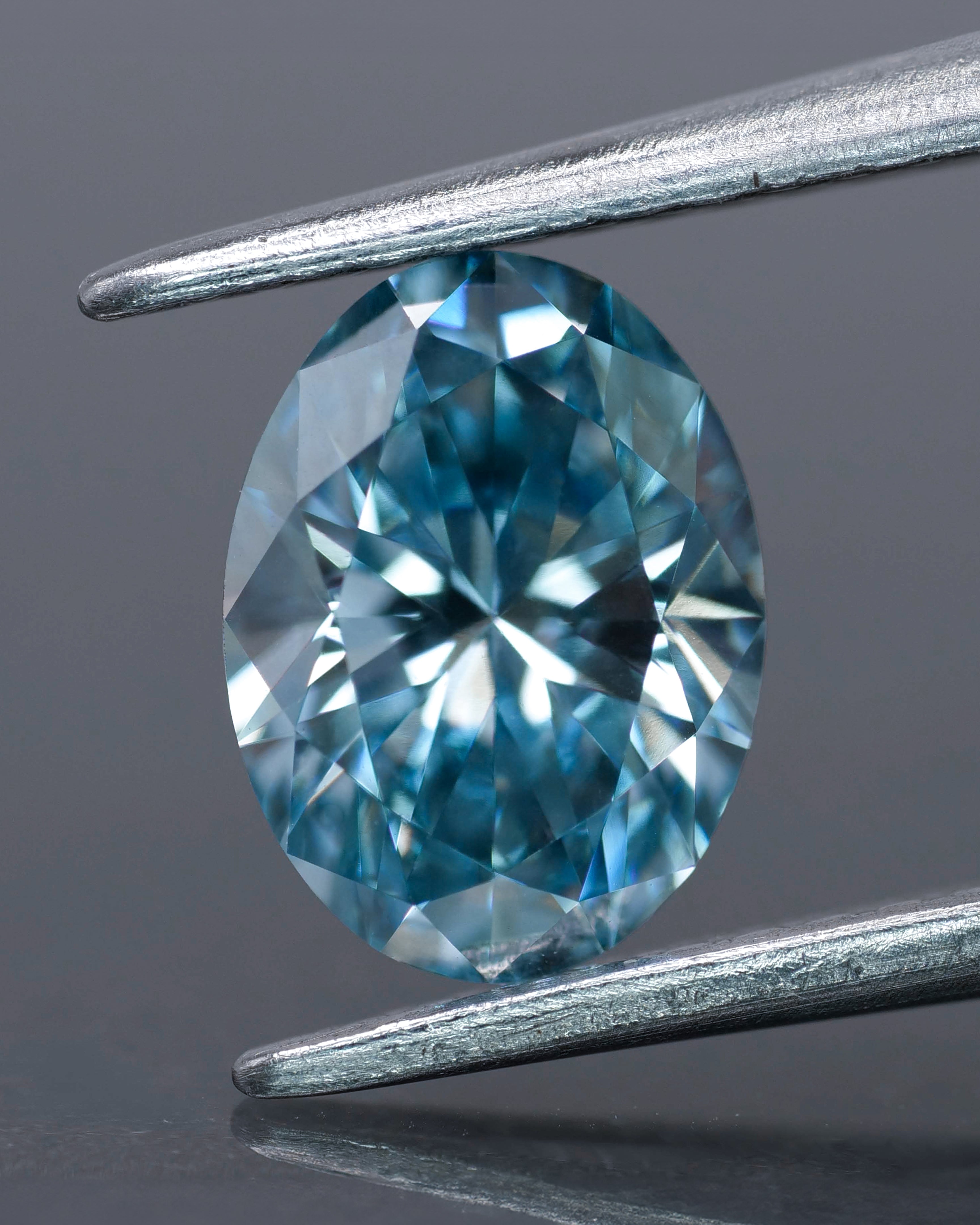Lab grown diamond | IGI certified | oval-cut, *10x7mm, Fancy vivid blue color, VS-VVS, *2ct - Eden Garden Jewelry™