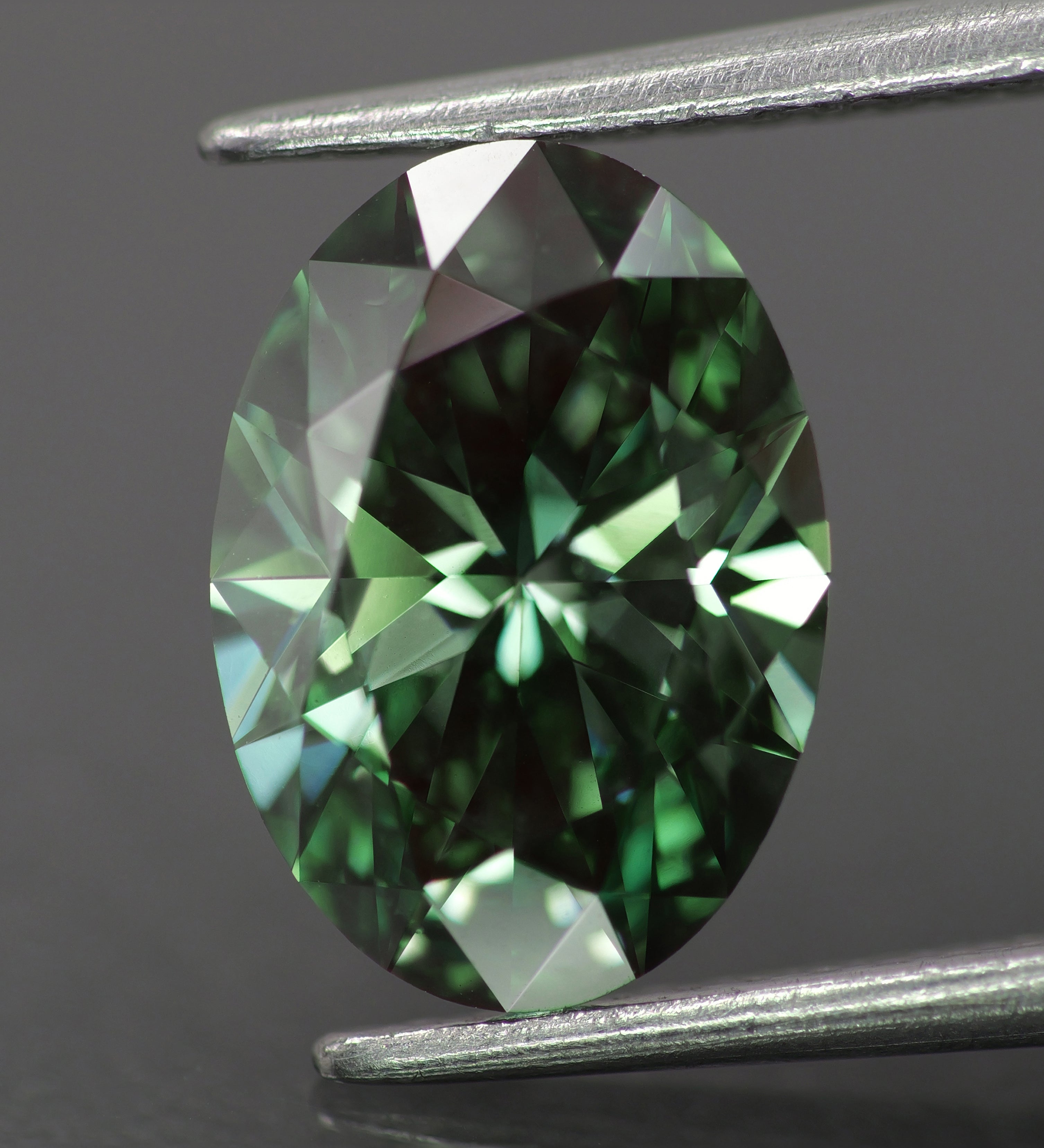 Lab grown diamond | IGI certified | oval-cut, *12x8mm, Fancy vivid green color, VS-VVS, *3ct - Eden Garden Jewelry™