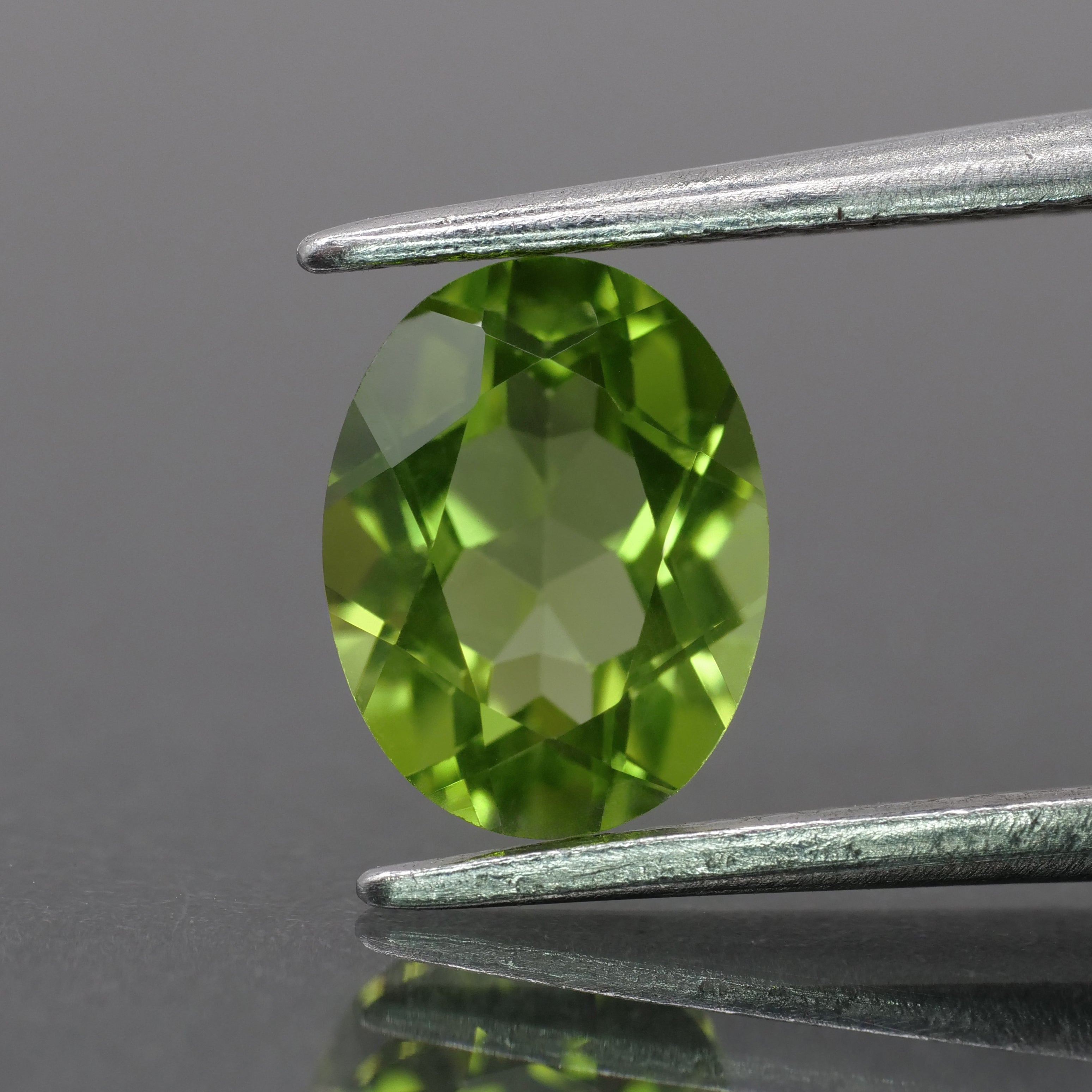 Peridot | natural, green color, oval-cut, 7x5mm, 1ct - Eden Garden Jewelry™