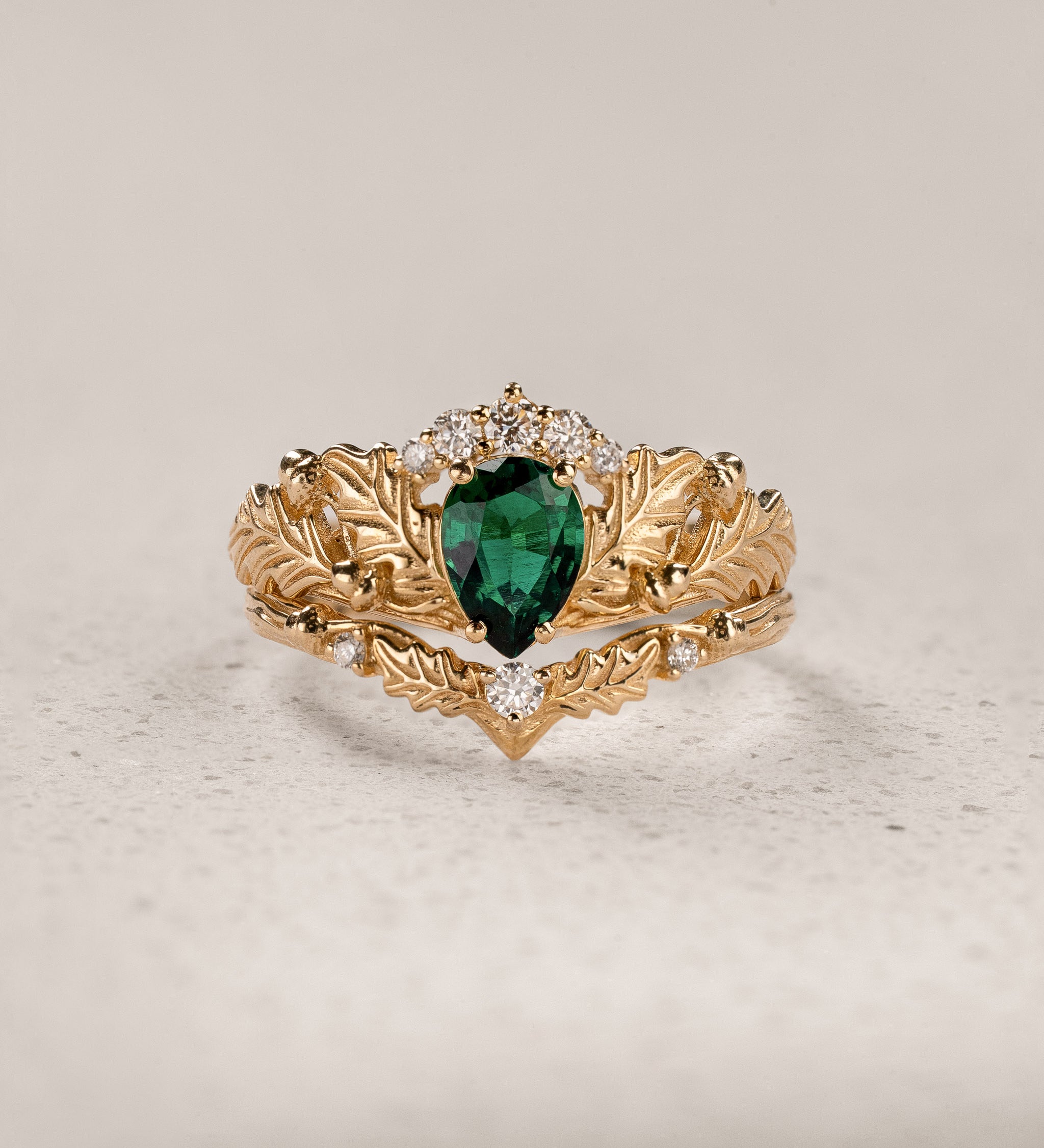 Oak Leaves Bridal Set with Pear-Cut Emerald Engagement Ring / Royal Oak - Eden Garden Jewelry™