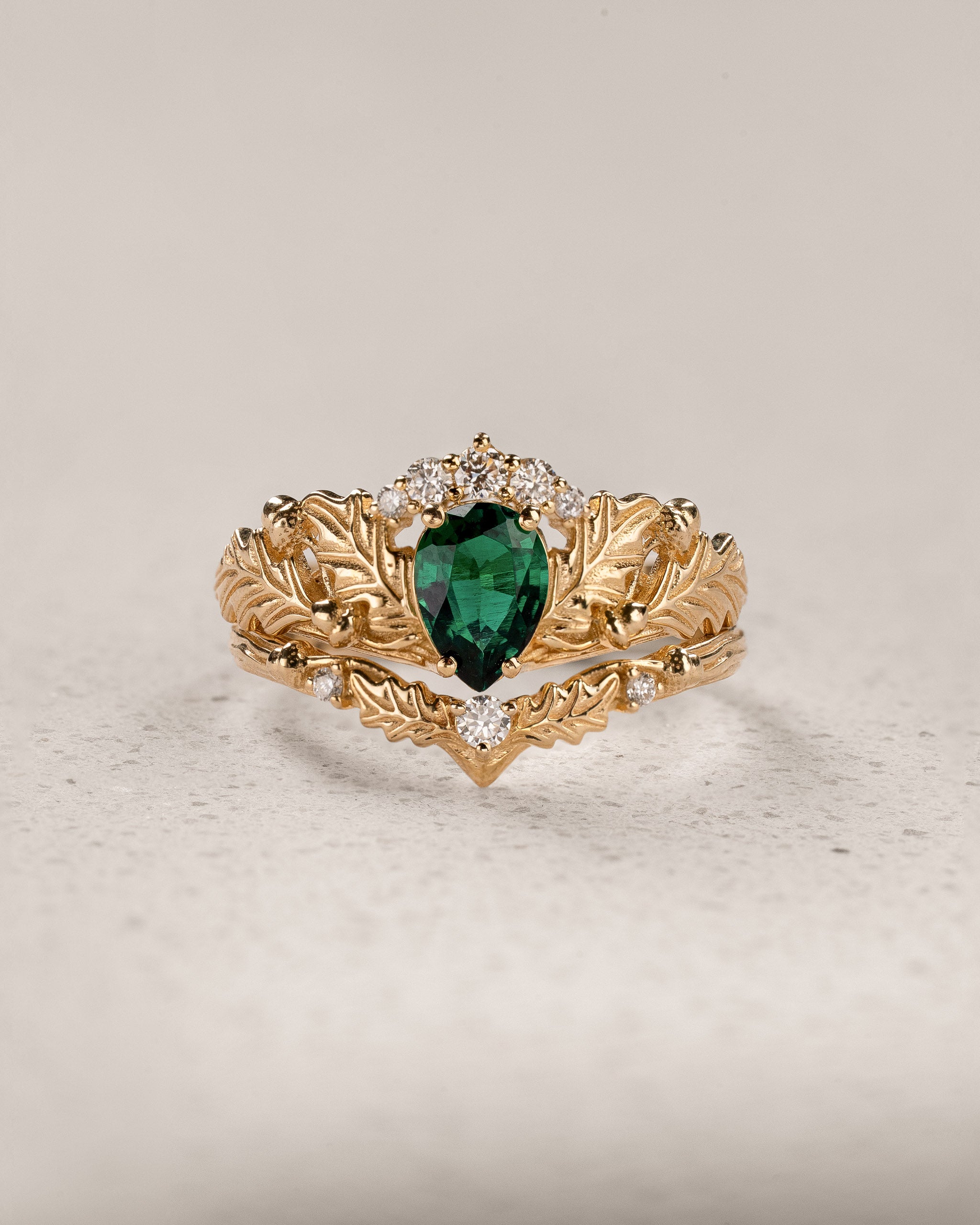 Oak Leaves Bridal Set with Pear-Cut Emerald Engagement Ring / Royal Oak - Eden Garden Jewelry™
