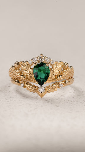 Oak Leaves Bridal Set with Pear-Cut Emerald Engagement Ring / Royal Oak - Eden Garden Jewelry™