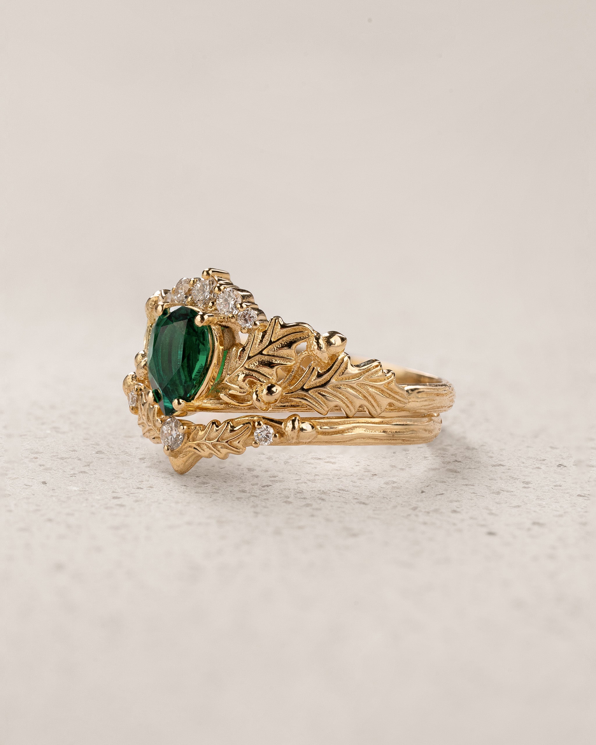 Oak Leaves Bridal Set with Pear-Cut Emerald Engagement Ring / Royal Oak - Eden Garden Jewelry™