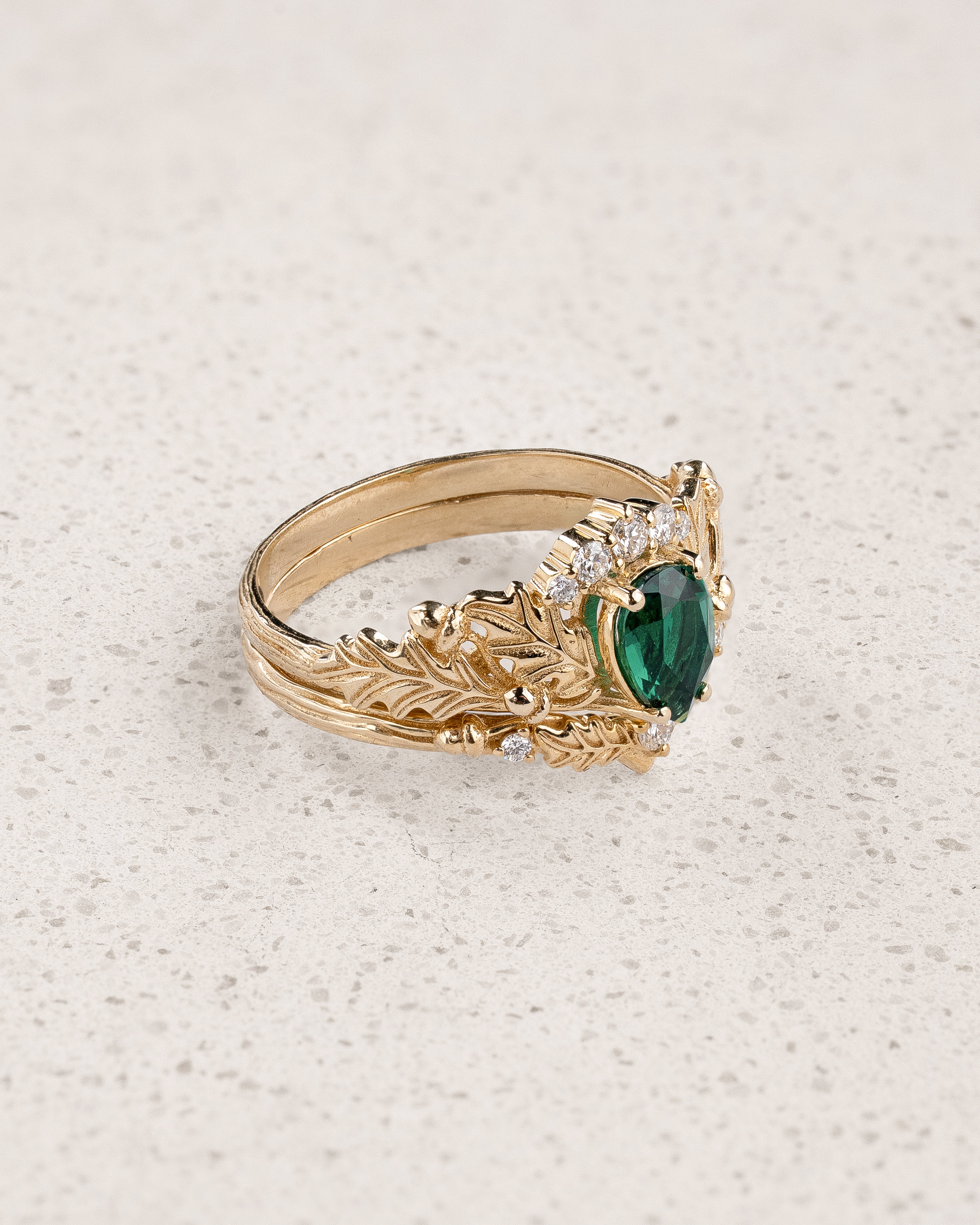 Oak Leaves Bridal Set with Pear-Cut Emerald Engagement Ring / Royal Oak - Eden Garden Jewelry™
