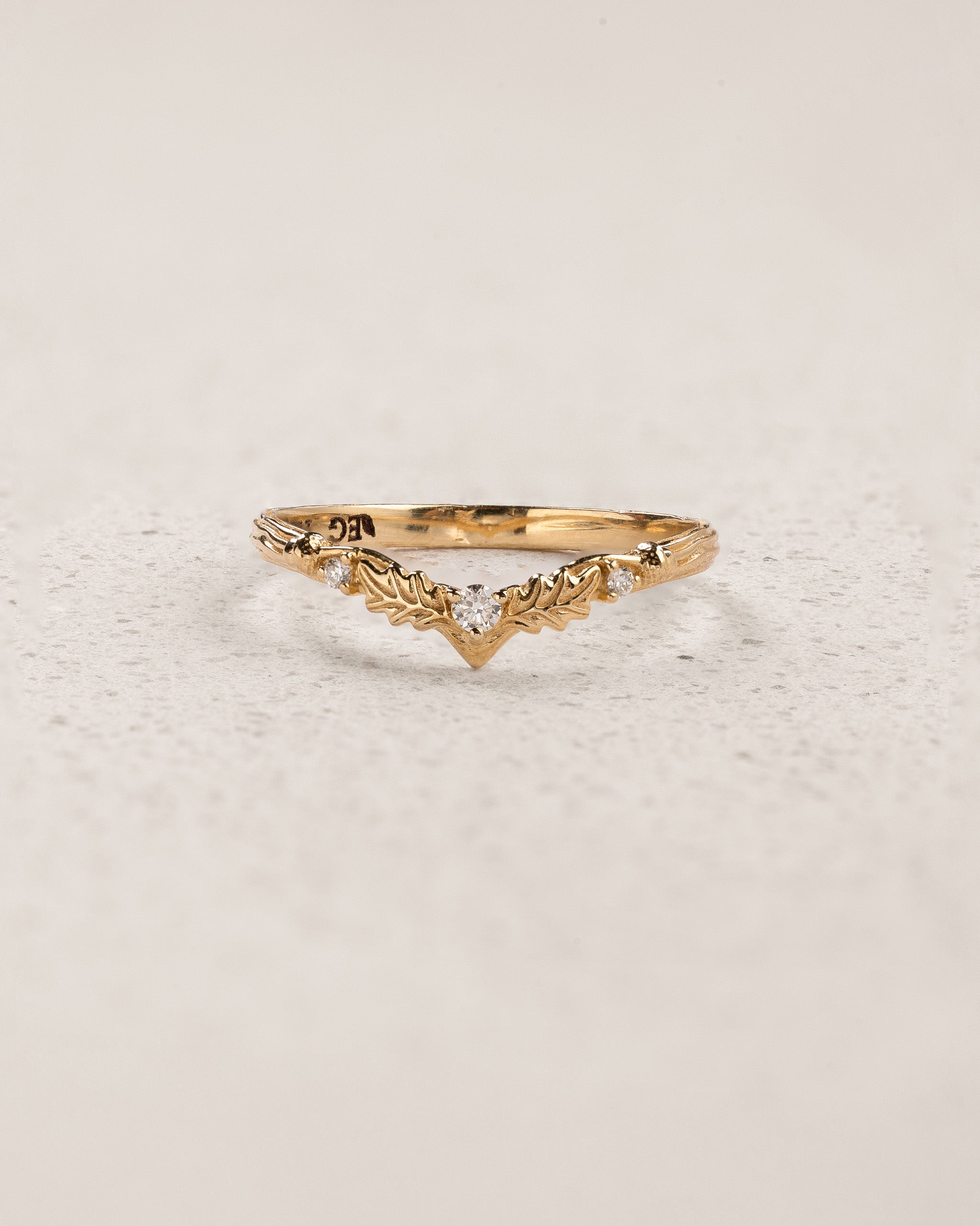 Oak Leaves Wedding Band with Three Diamonds / Royal Oak - Eden Garden Jewelry™