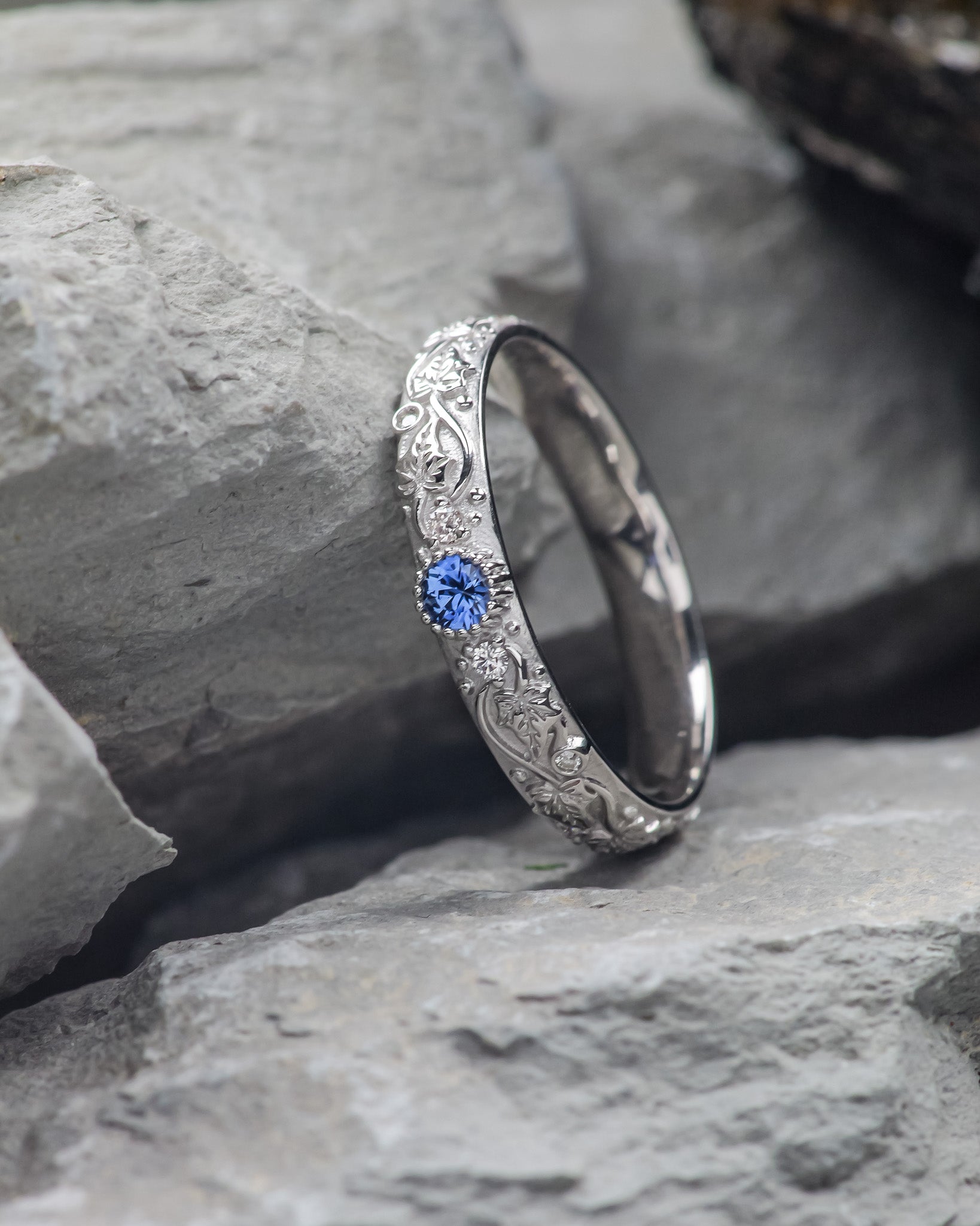 READY TO SHIP: Ivy wedding band in 14K white gold with a blue sapphire and moissanites, RING SIZE 9 US - Eden Garden Jewelry™