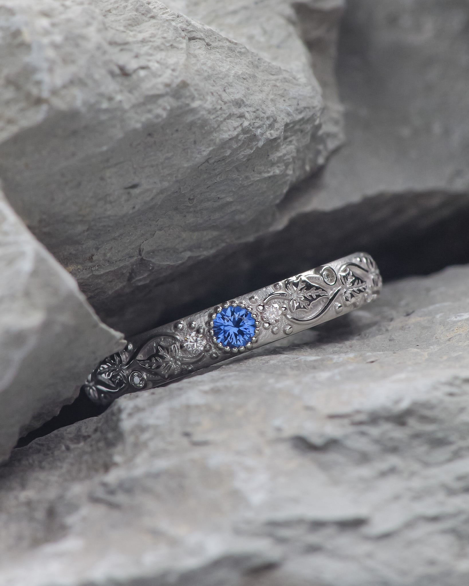 READY TO SHIP: Ivy wedding band in 14K white gold with a blue sapphire and moissanites, RING SIZE 9 US - Eden Garden Jewelry™