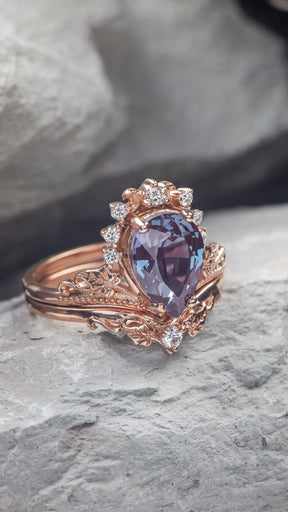 READY TO SHIP: Ariadne ring set with big pear alexandrite and lab grown diamonds, 14K rose gold, RING SIZES: 4.5 - 7.5 US - Eden Garden Jewelry™