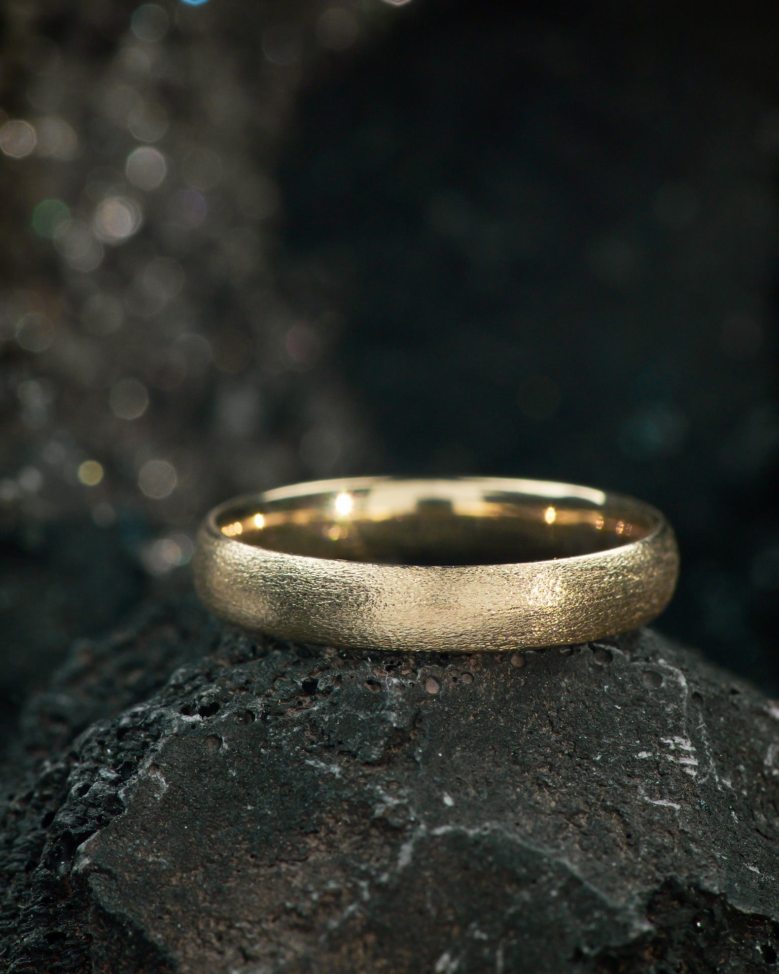 Classic gold wedding band, comfort fit ring, 4 mm width - Eden Garden Jewelry™