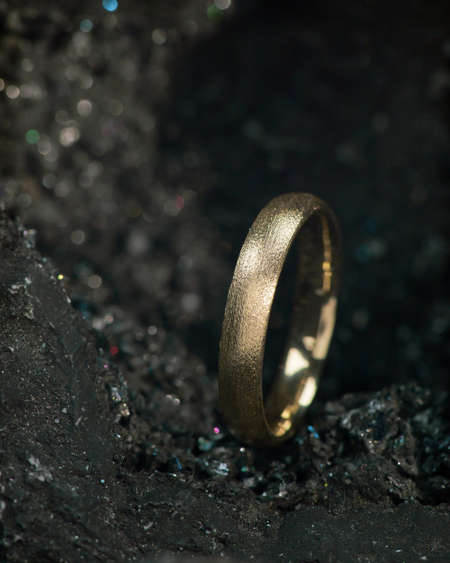 Classic gold wedding band, comfort fit ring, 4 mm width - Eden Garden Jewelry™