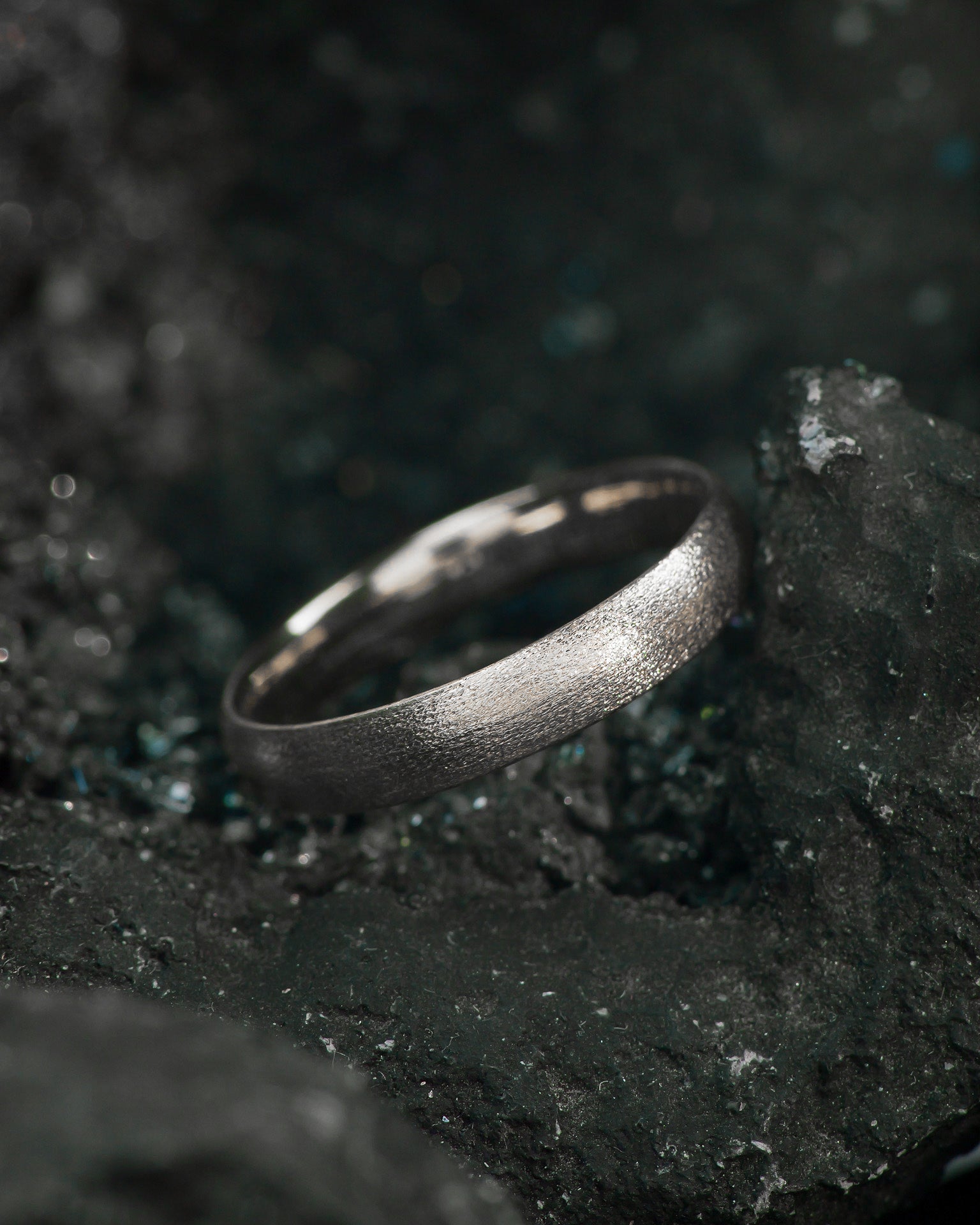 Classic gold wedding band, comfort fit ring, 4 mm width - Eden Garden Jewelry™