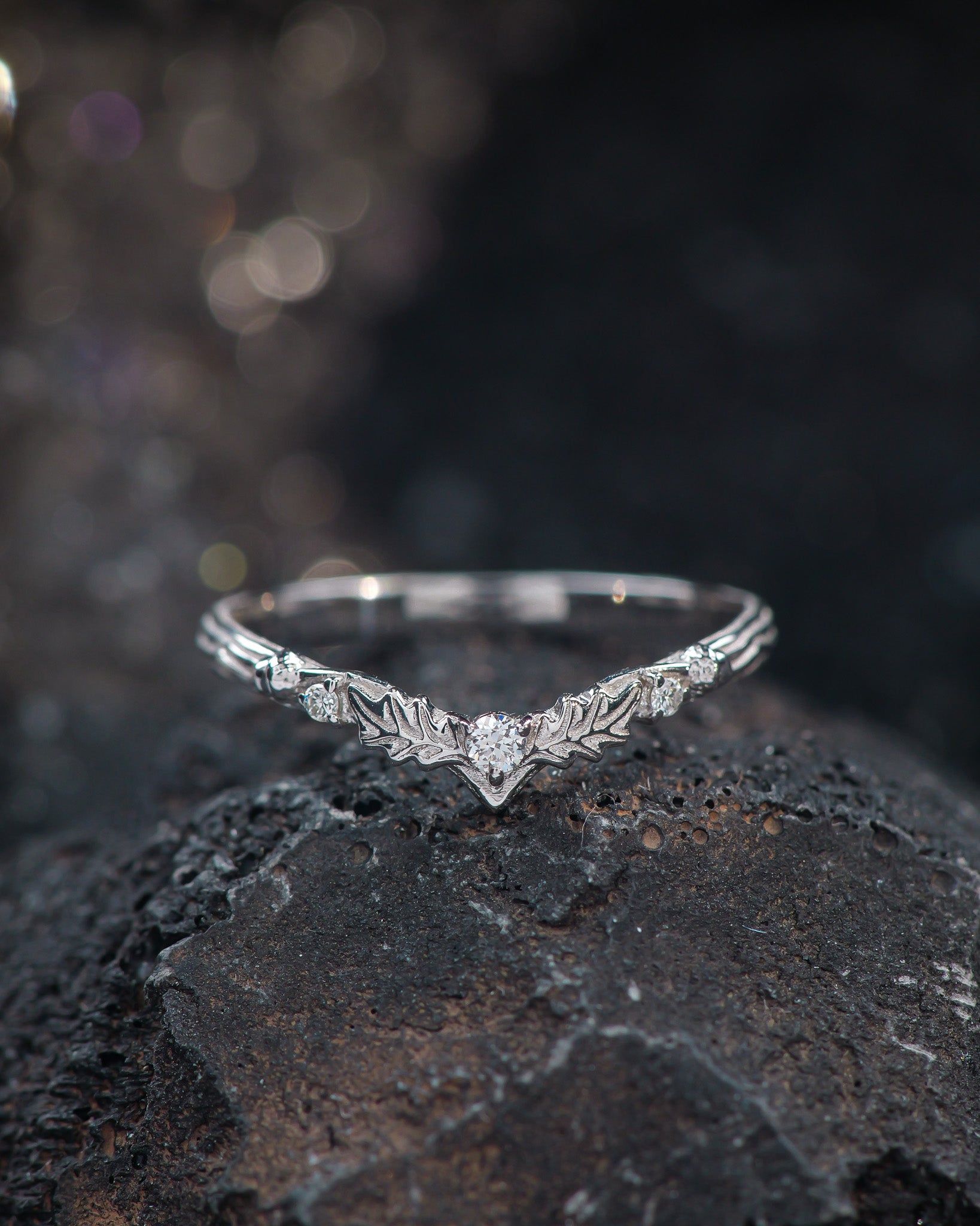 Oak Leaves Bridal Ring Set with Natural Emerald Diamond