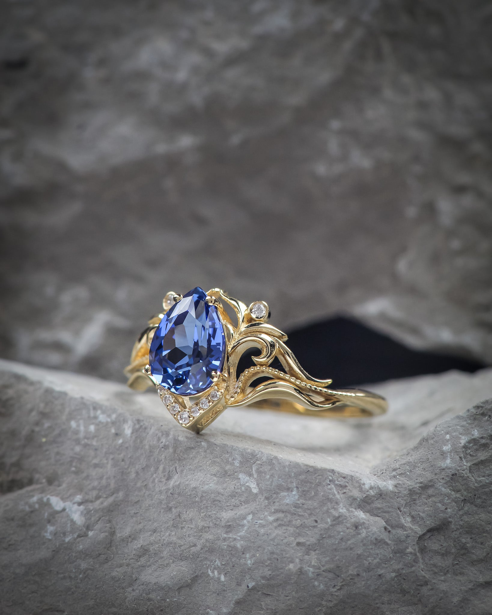 Vivid lab sapphire engagement ring / Lida