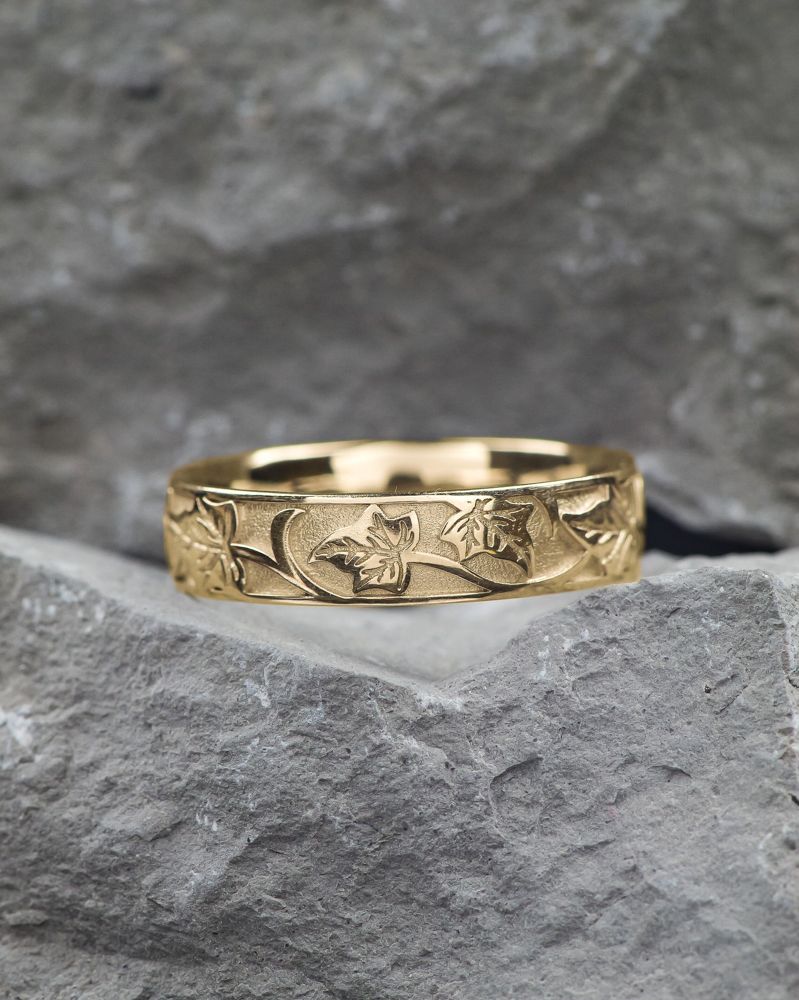 READY TO SHIP: Wedding band with ivy pattern, 5 mm wide, 14K yellow gold, AVAILABLE RING SIZE: 10 US - Eden Garden Jewelry™
