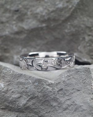 Ivy leaves wedding band, leaves pattern ring, 5 mm wide band