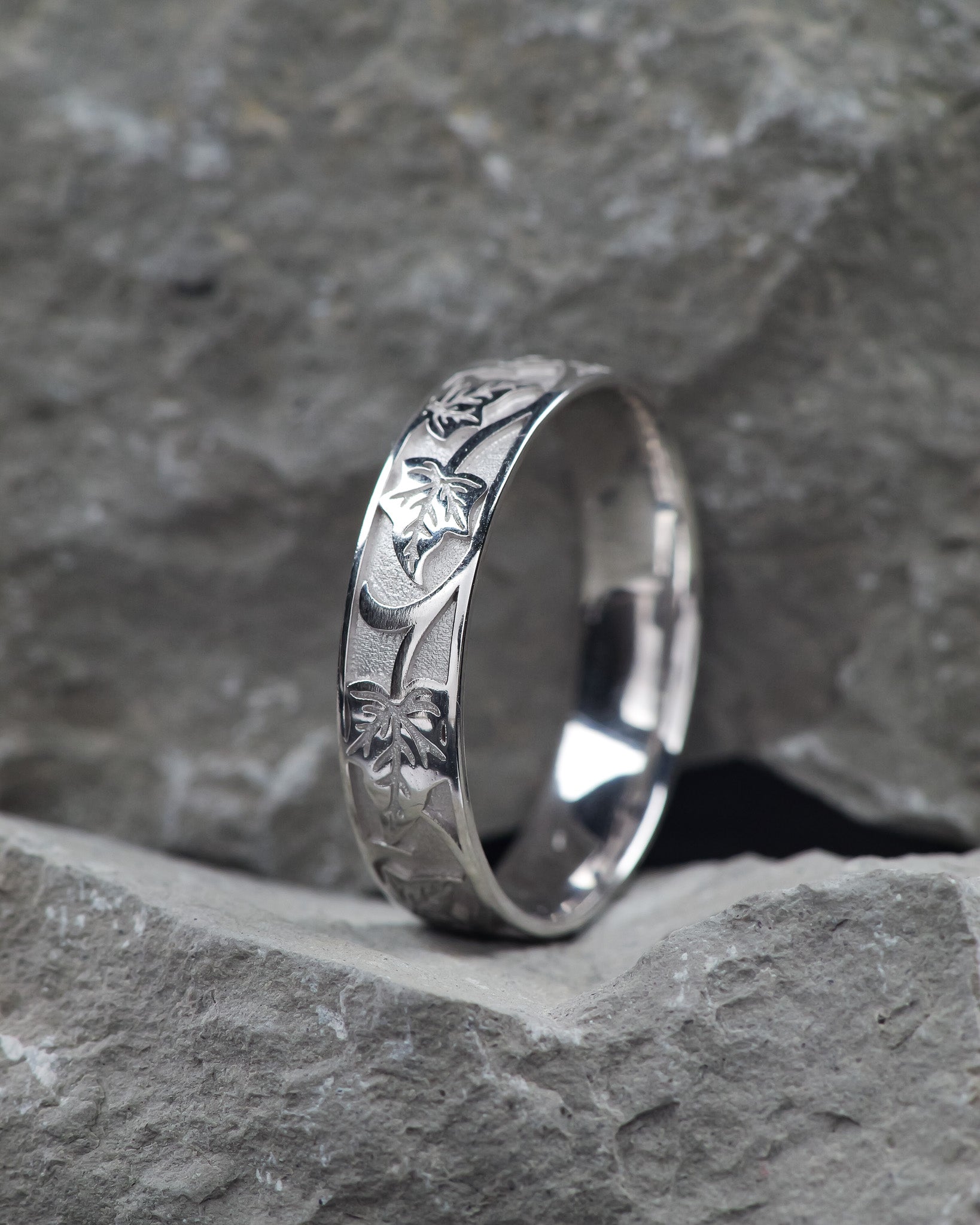 Carved leaves wedding band, ivy ring, 5 mm wide band - Eden Garden Jewelry™