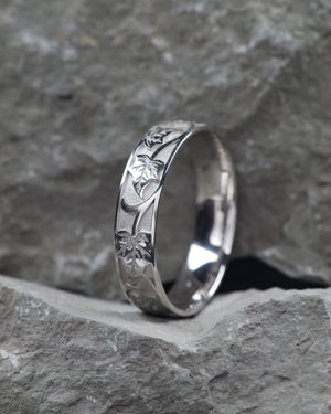 Ivy leaves wedding band, leaves pattern ring, 5 mm wide band