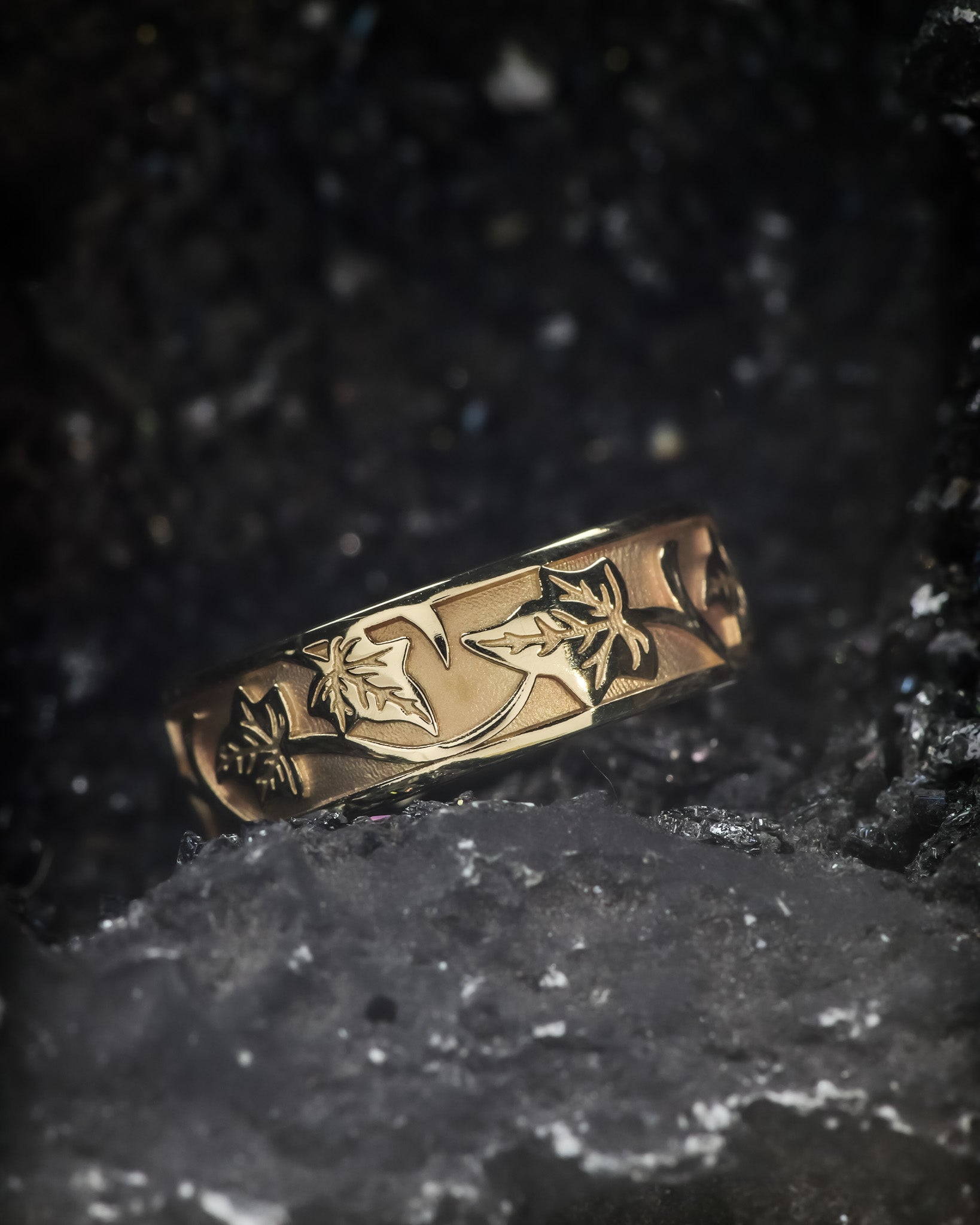 Gold leaf wedding band for man, ivy leaves ring, 6mm - Eden Garden Jewelry™