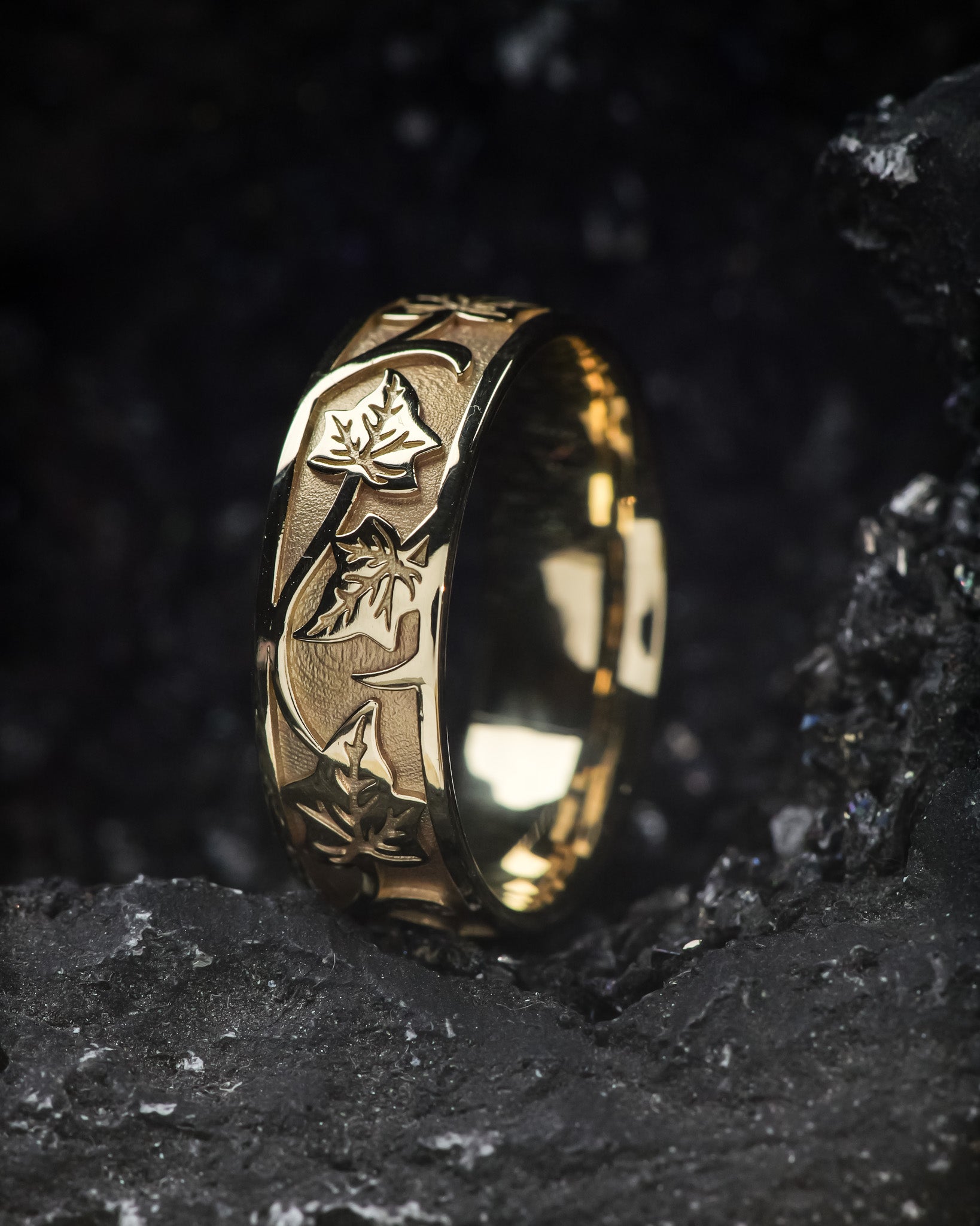 Gold leaf wedding band for man, ivy leaves ring, 6mm - Eden Garden Jewelry™