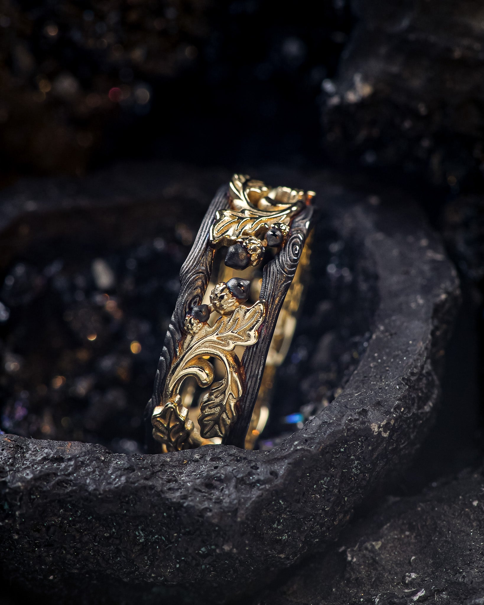 Custom order/MODIFICATION: Black and gold oak band with moss agates - Eden Garden Jewelry™