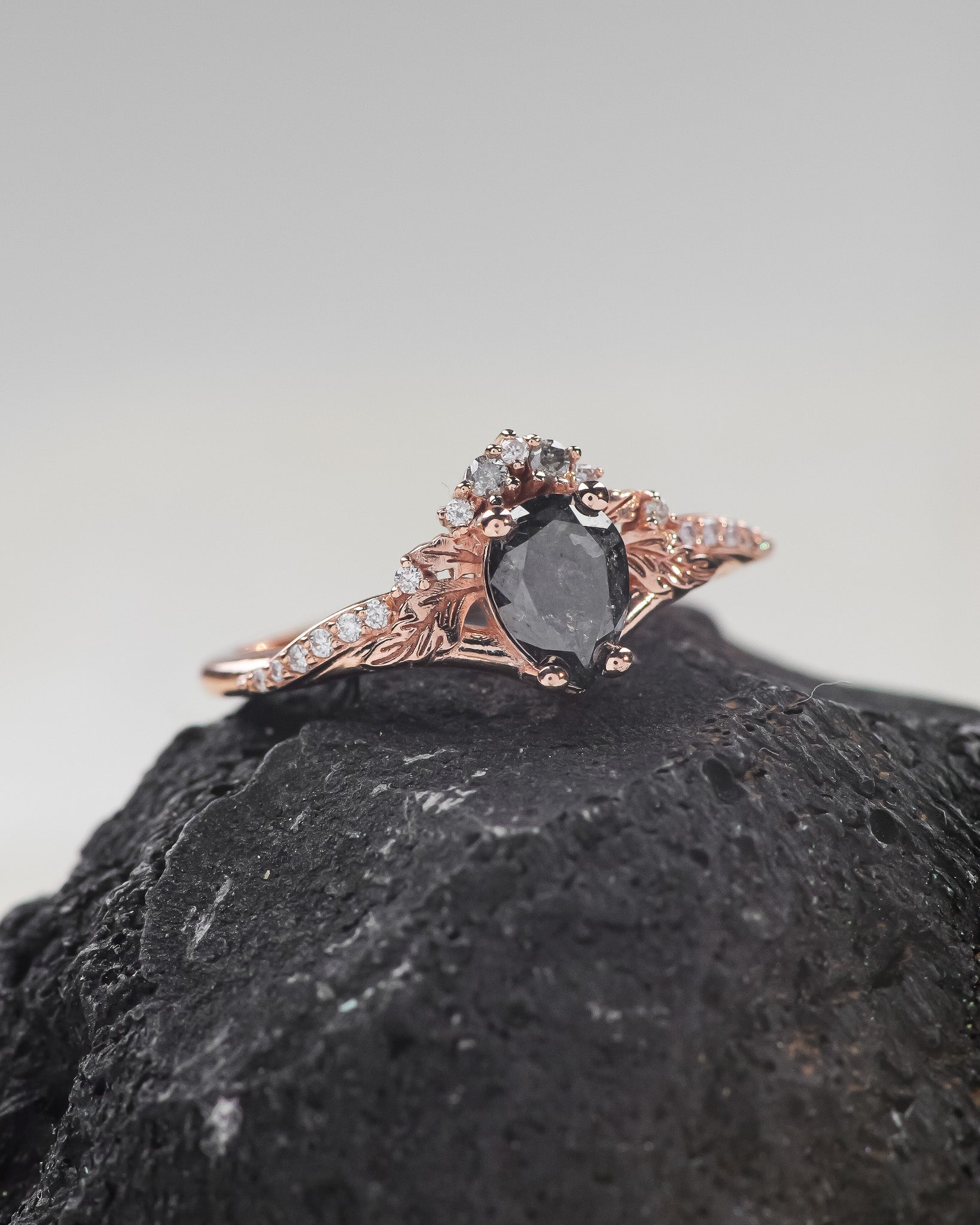 Stunning salt & pepper engagement ring with diamonds / Amelia - Eden Garden Jewelry™