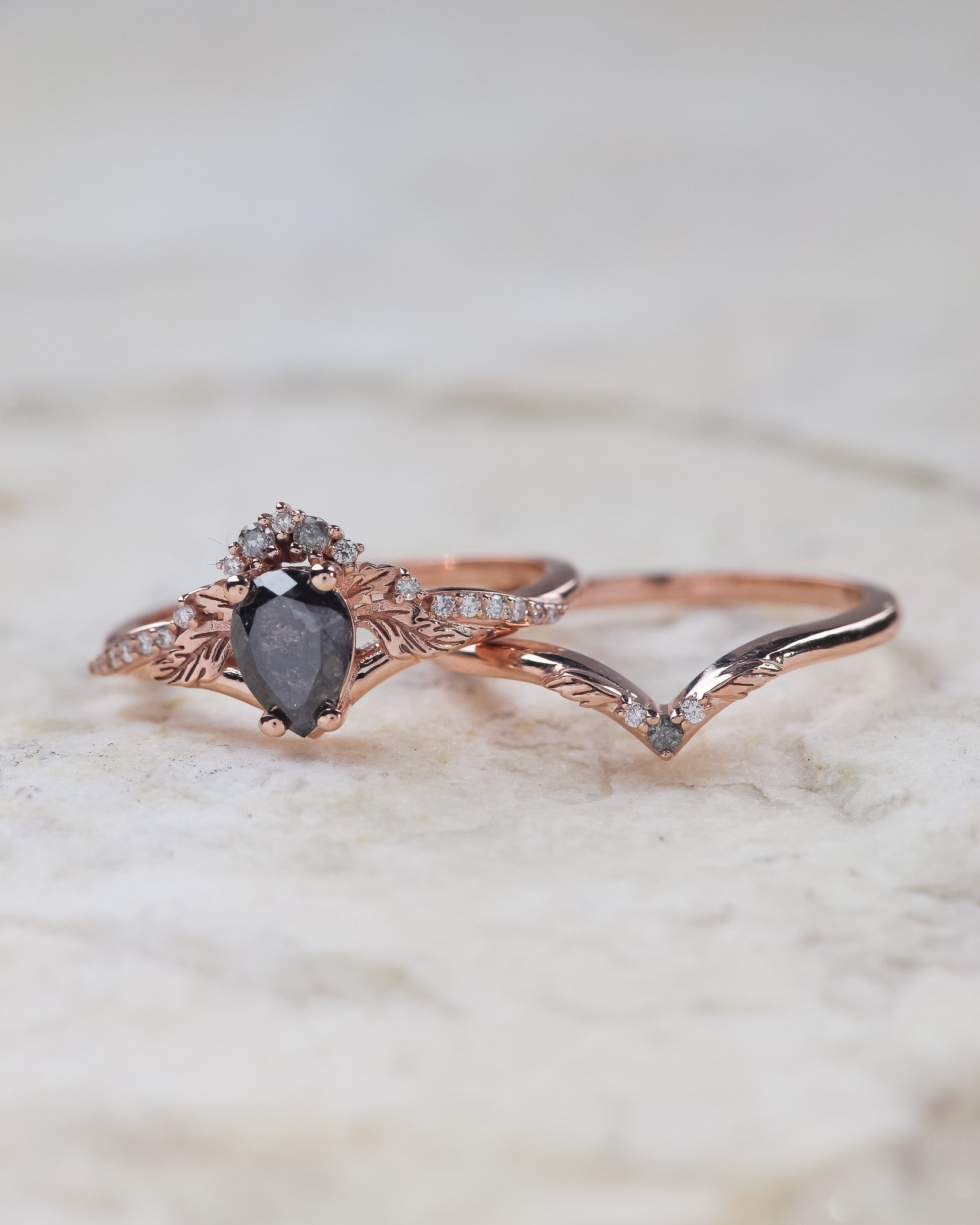 Stunning salt & pepper engagement ring with diamonds / Amelia - Eden Garden Jewelry™