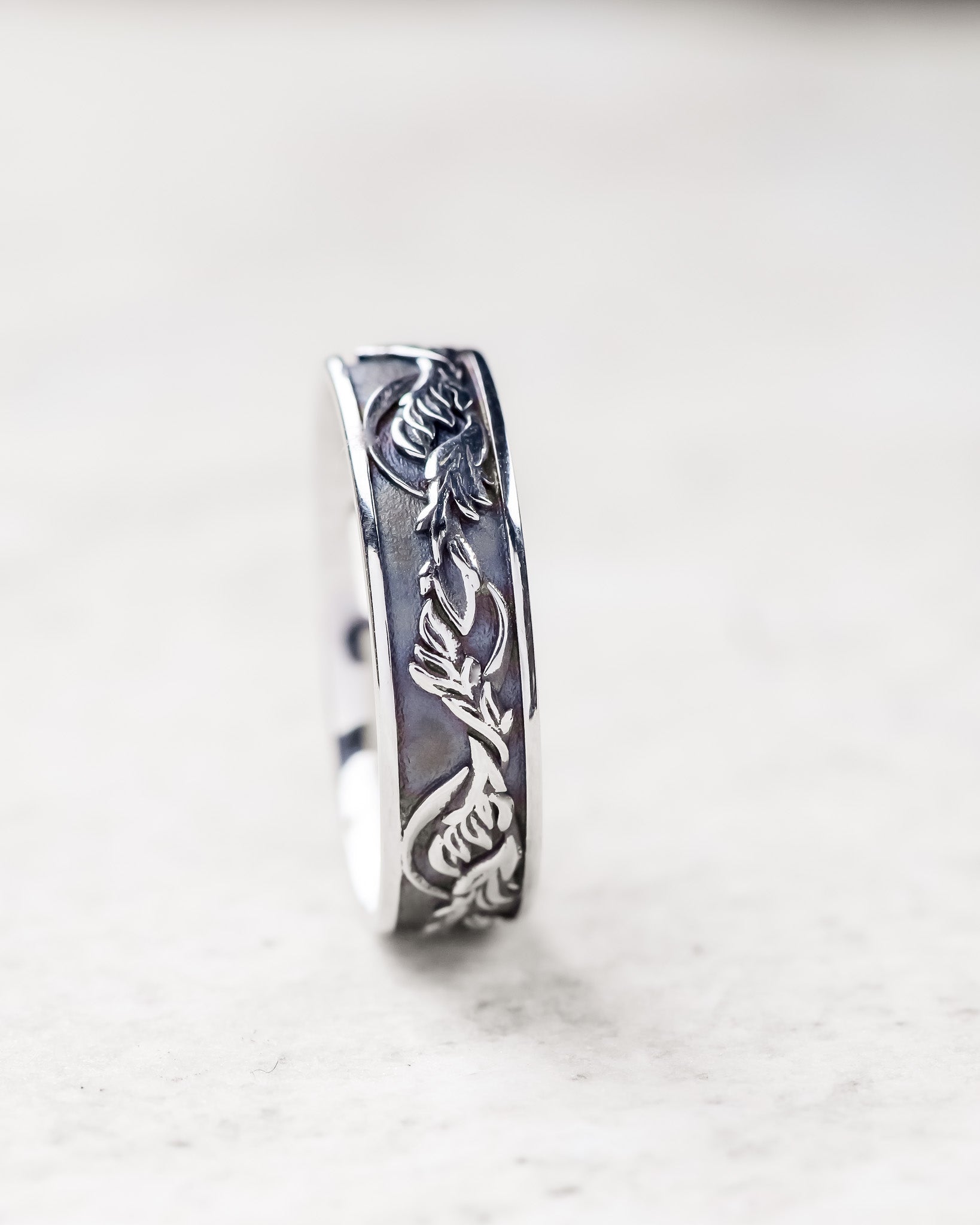 White gold leaf wedding ring for man, japanese maple leaves ring with black rhodium plating - Eden Garden Jewelry™