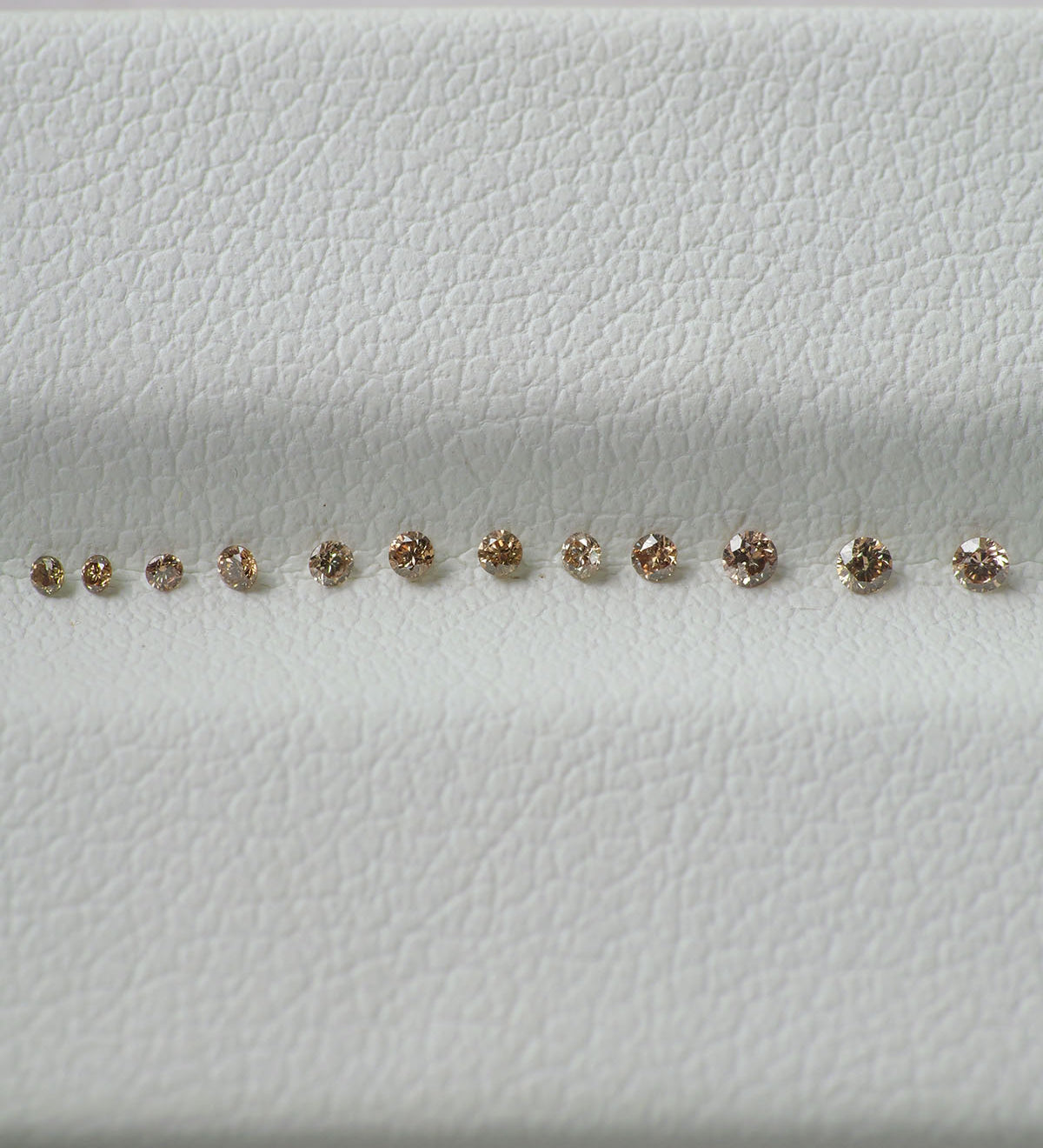 Diamond | natural, brown color, round-cut, accent stones - Eden Garden Jewelry™