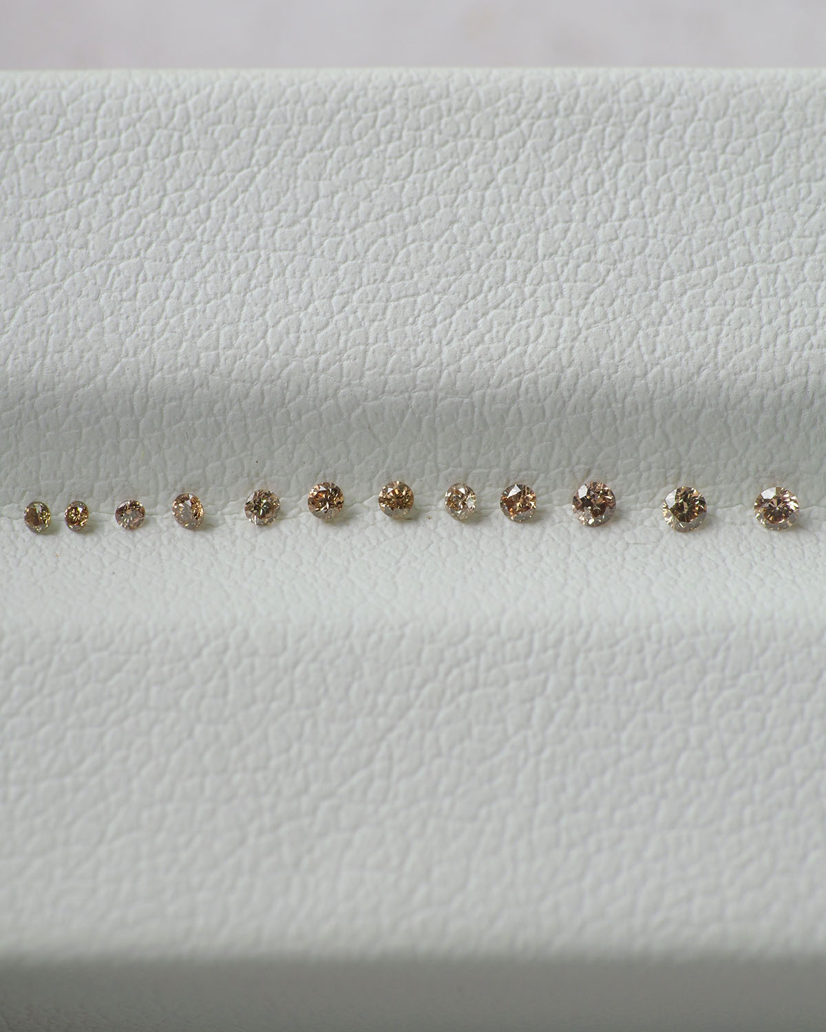 Diamond | natural, brown color, round-cut, accent stones - Eden Garden Jewelry™