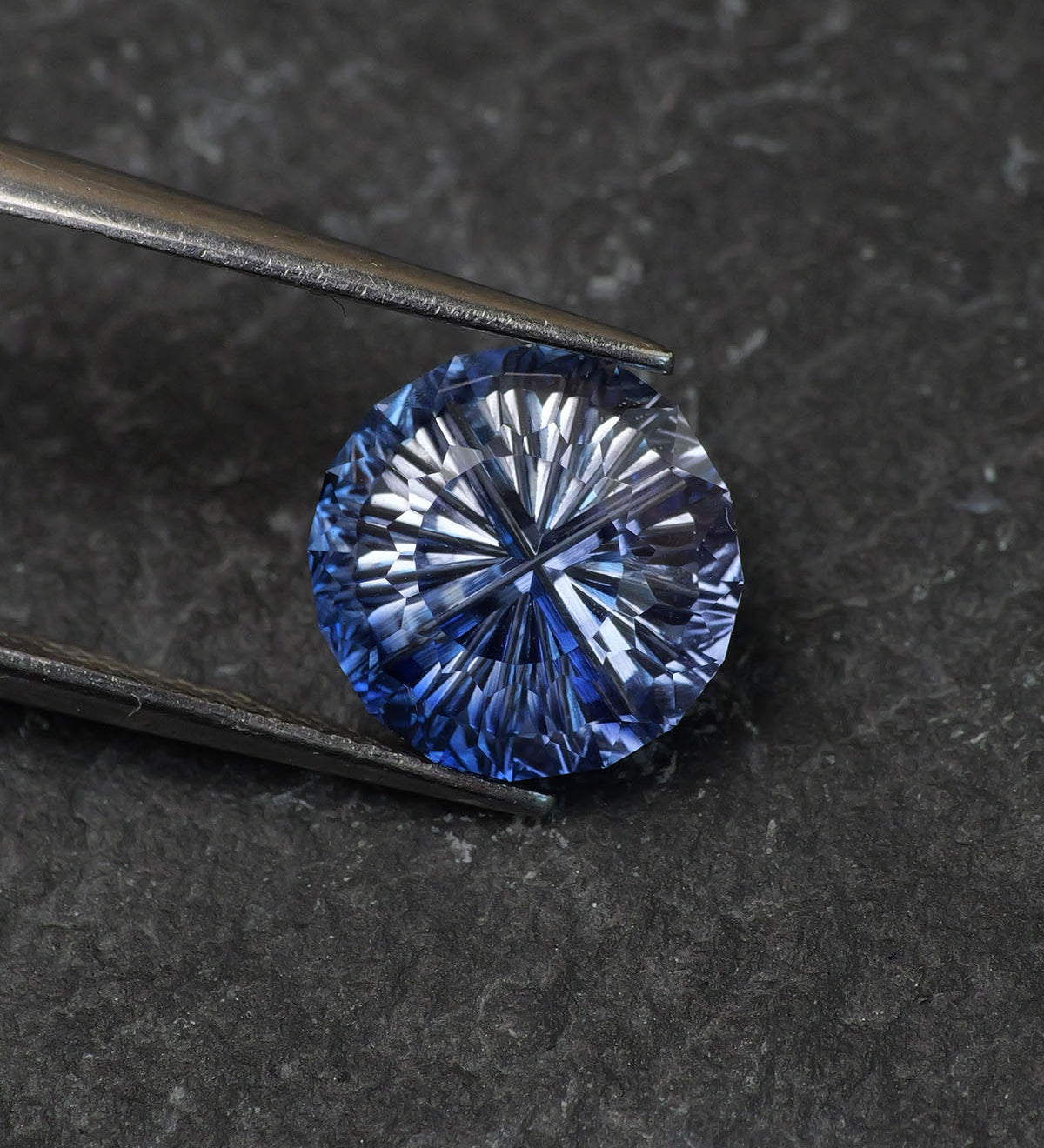 Sapphire | lab-grown, blue color, round shape, fantasy-cut, 10mm, 4ct - Eden Garden Jewelry™