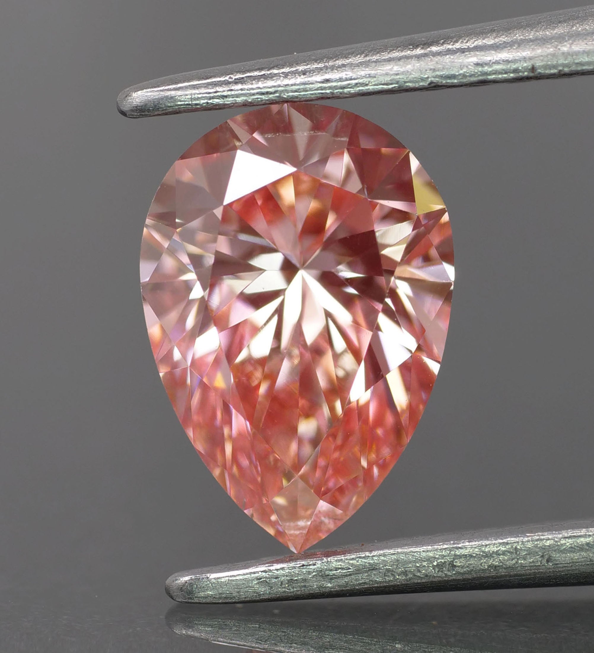 Lab grown diamond | IGI certified | pear-cut, *10x7mm, Fancy vivid pink color, VS-VVS, *2ct - Eden Garden Jewelry™