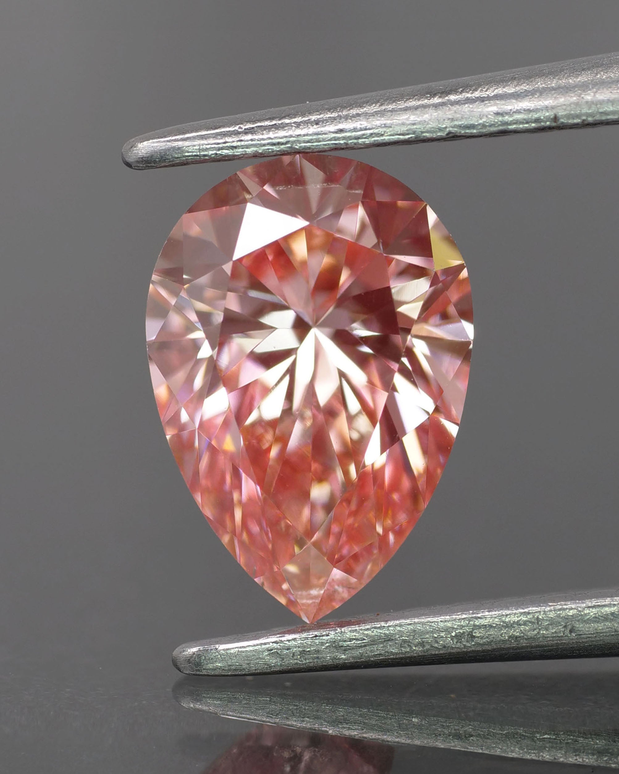 Lab grown diamond | IGI certified | pear-cut, *10x7mm, Fancy vivid pink color, VS-VVS, *2ct - Eden Garden Jewelry™