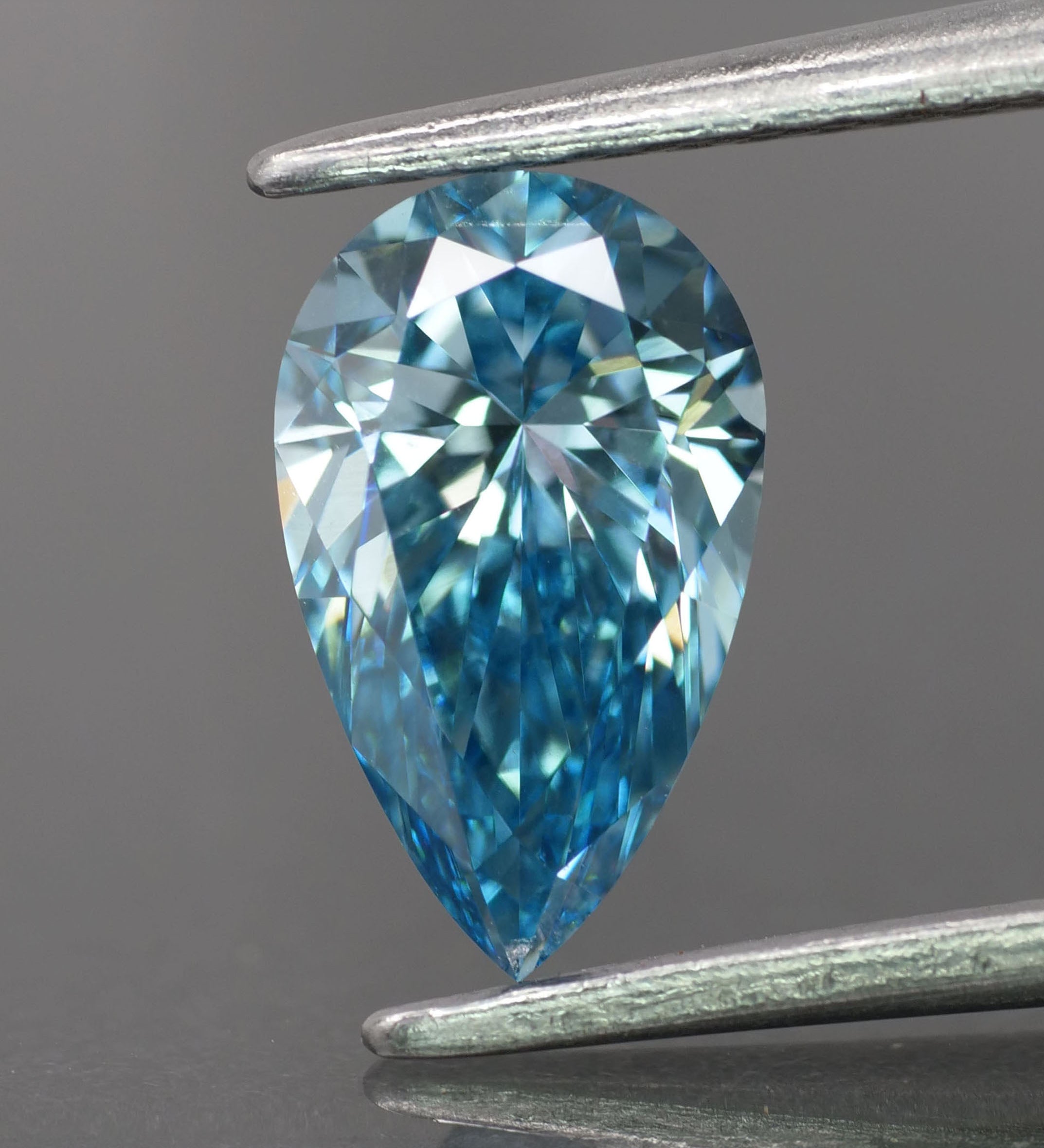 Lab grown diamond | IGI certified | pear-cut, *10x6.5mm, Fancy vivid blue color, VS-VVS, *2ct - Eden Garden Jewelry™