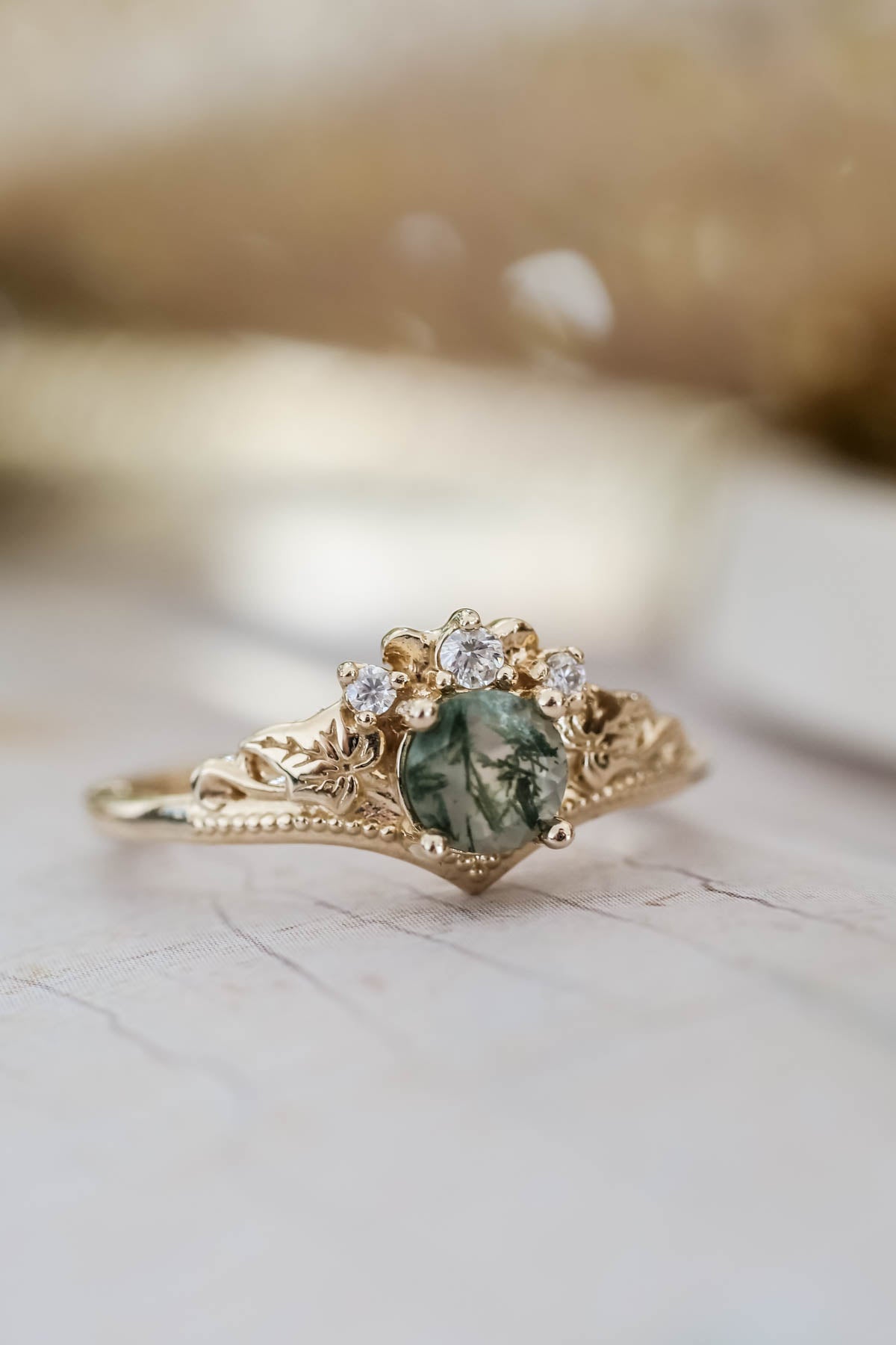 Ariadne | engagement ring, 5 mm central gemstone