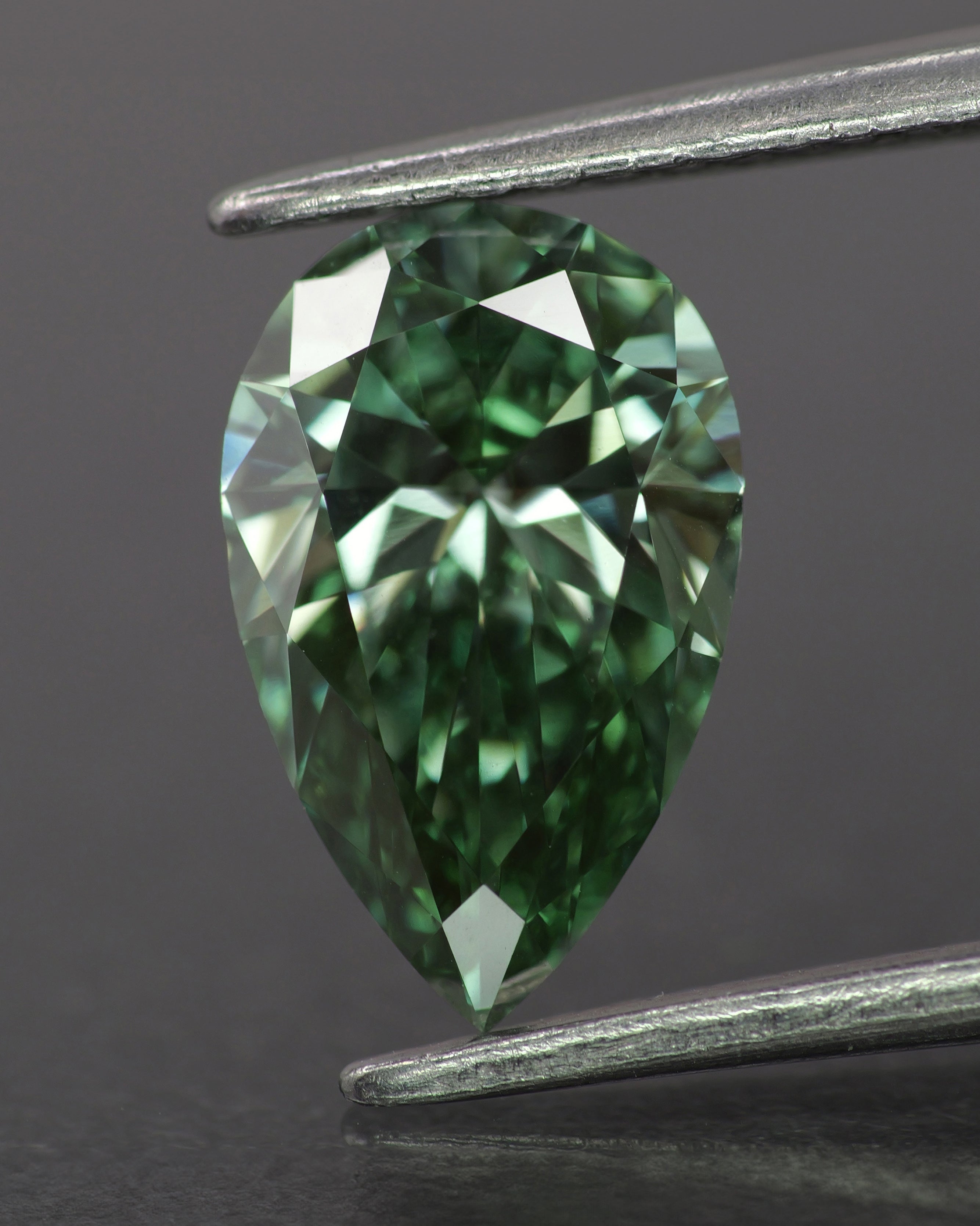 Lab grown diamond | IGI certified | pear-cut, *12x7.5mm, Fancy vivid green color, VS-VVS, *2.5ct - Eden Garden Jewelry™