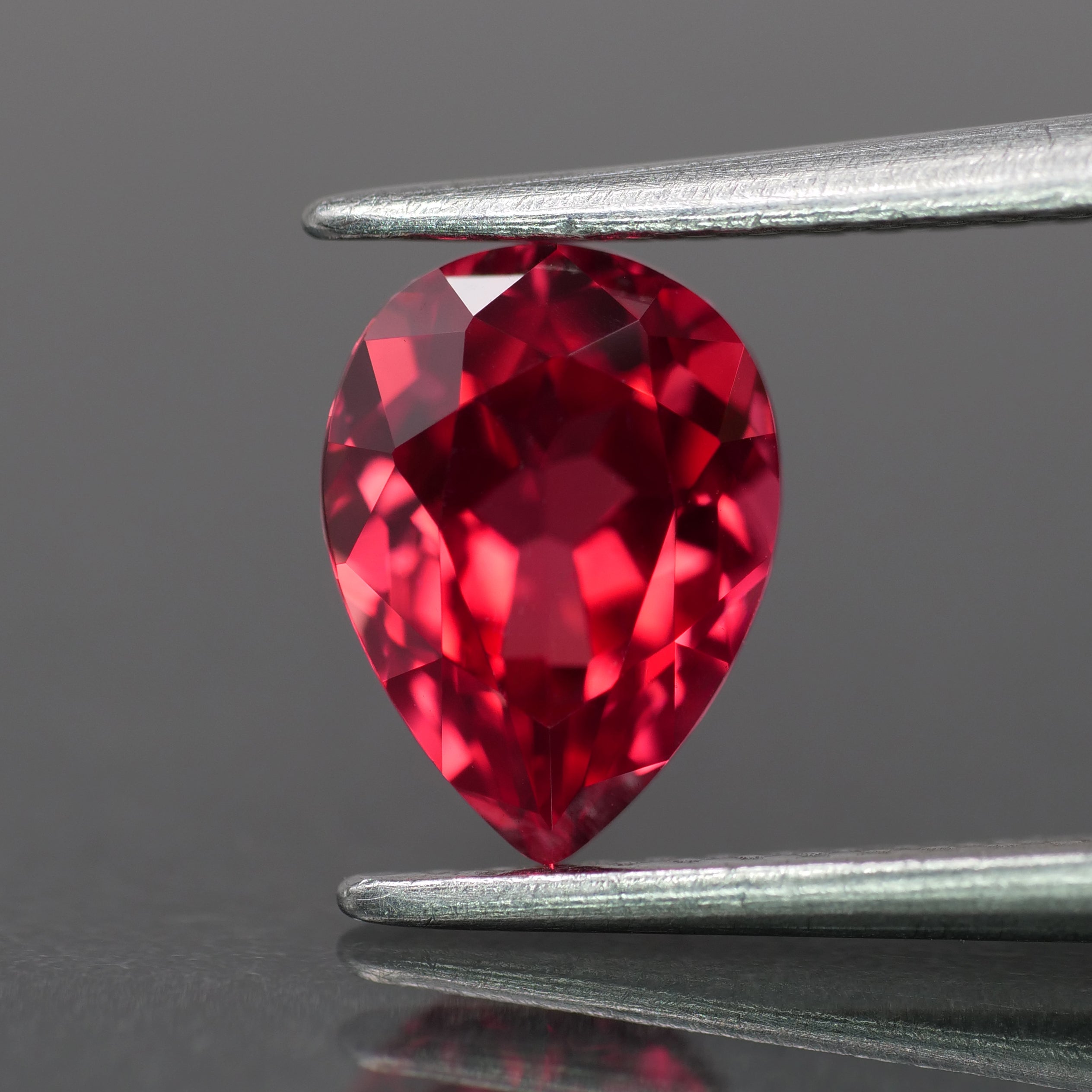 *Sapphire | lab-grown, raspberry red color, pear-cut, 7x5mm, 1ct - Eden Garden Jewelry™