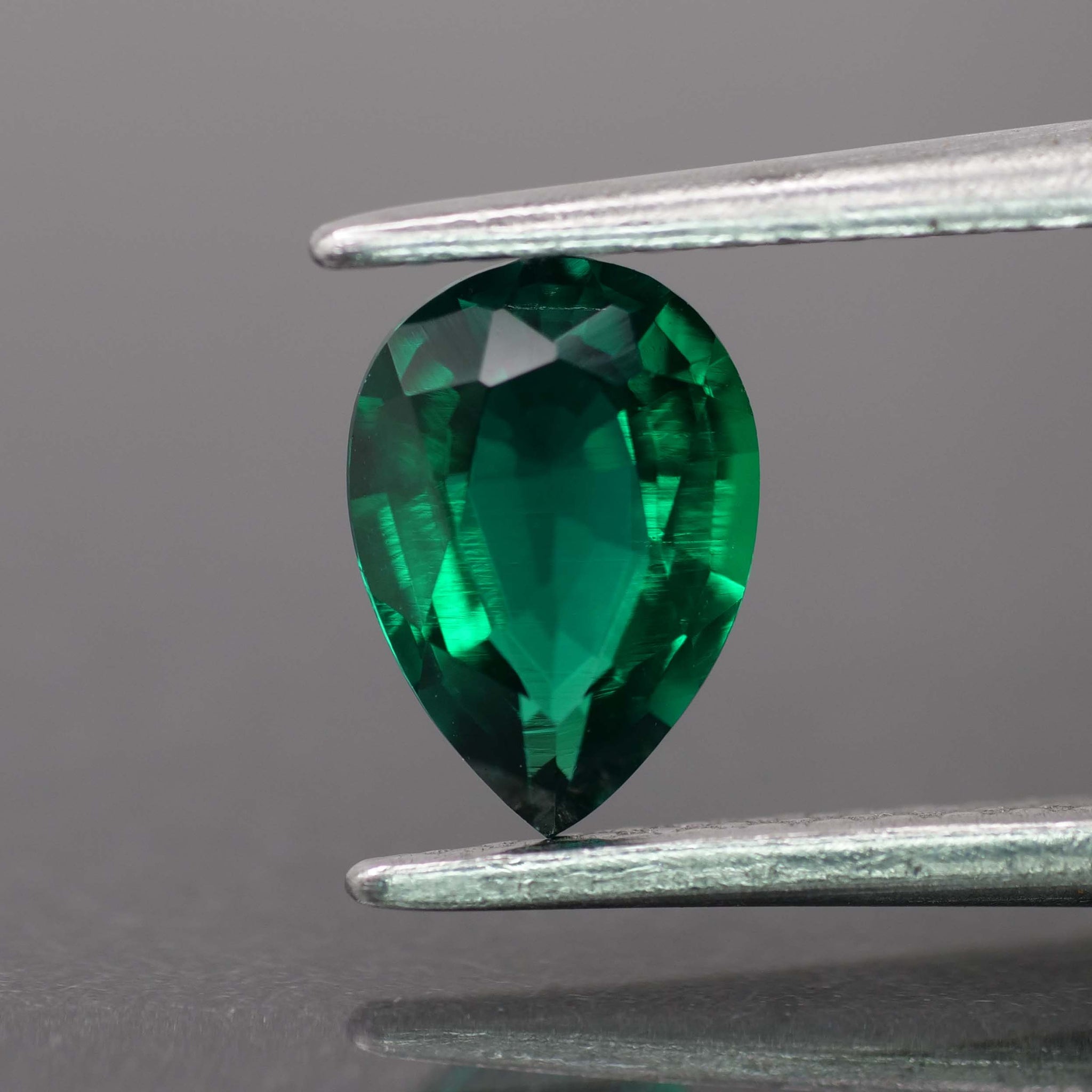 Emerald | Lab-Created Hydrothermal, pear-cut, 7x5mm, 0.7ct