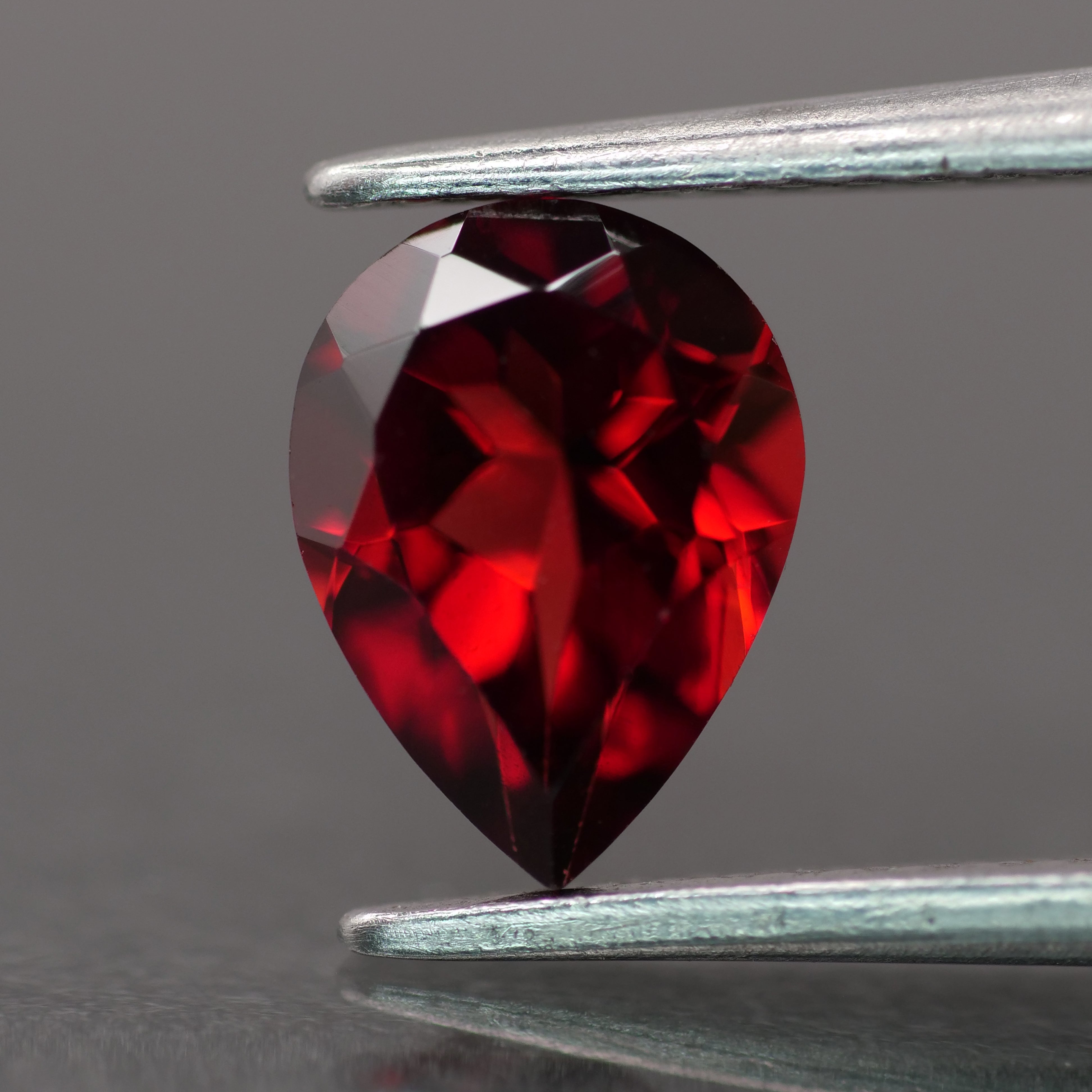 Garnet | red color, pear-cut, 8x6mm, 1.2ct - Eden Garden Jewelry™