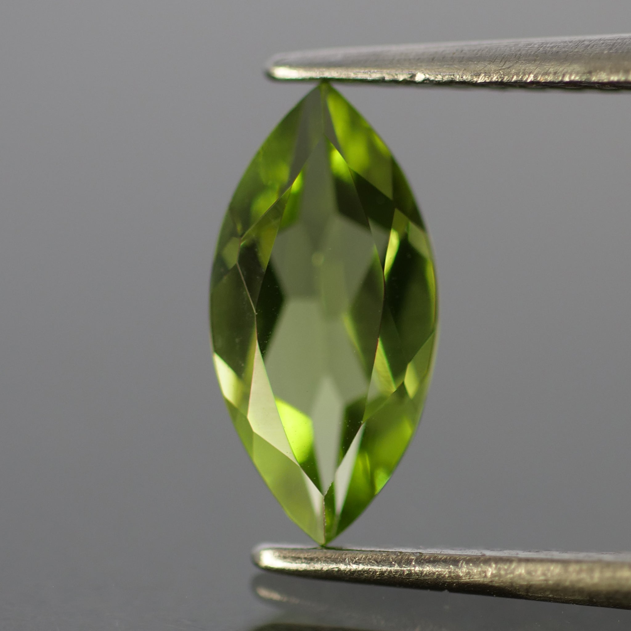 Peridot | natural, pear cut 10x5 mm, VS, 1ct - Eden Garden Jewelry™