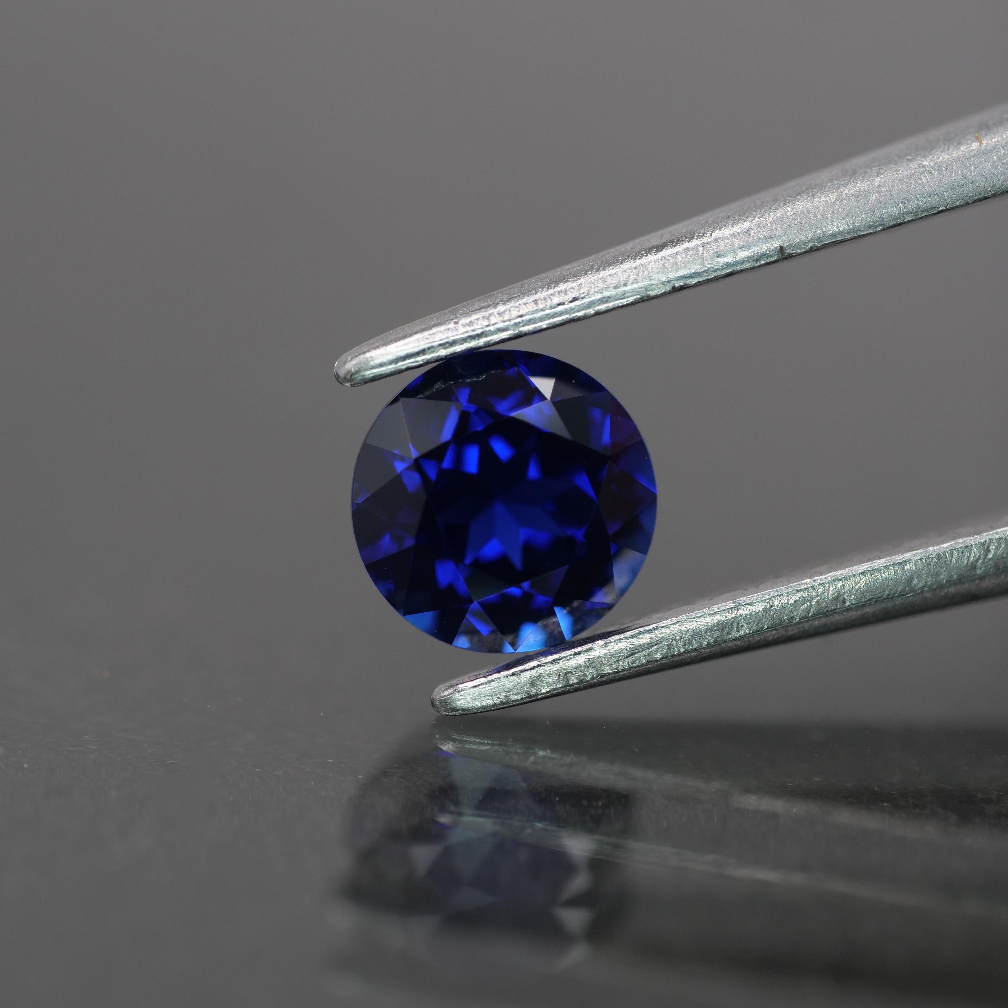 Sapphire | Royal Blue color, lab-grown, round-cut, 5mm, 0.7ct - Eden Garden Jewelry™
