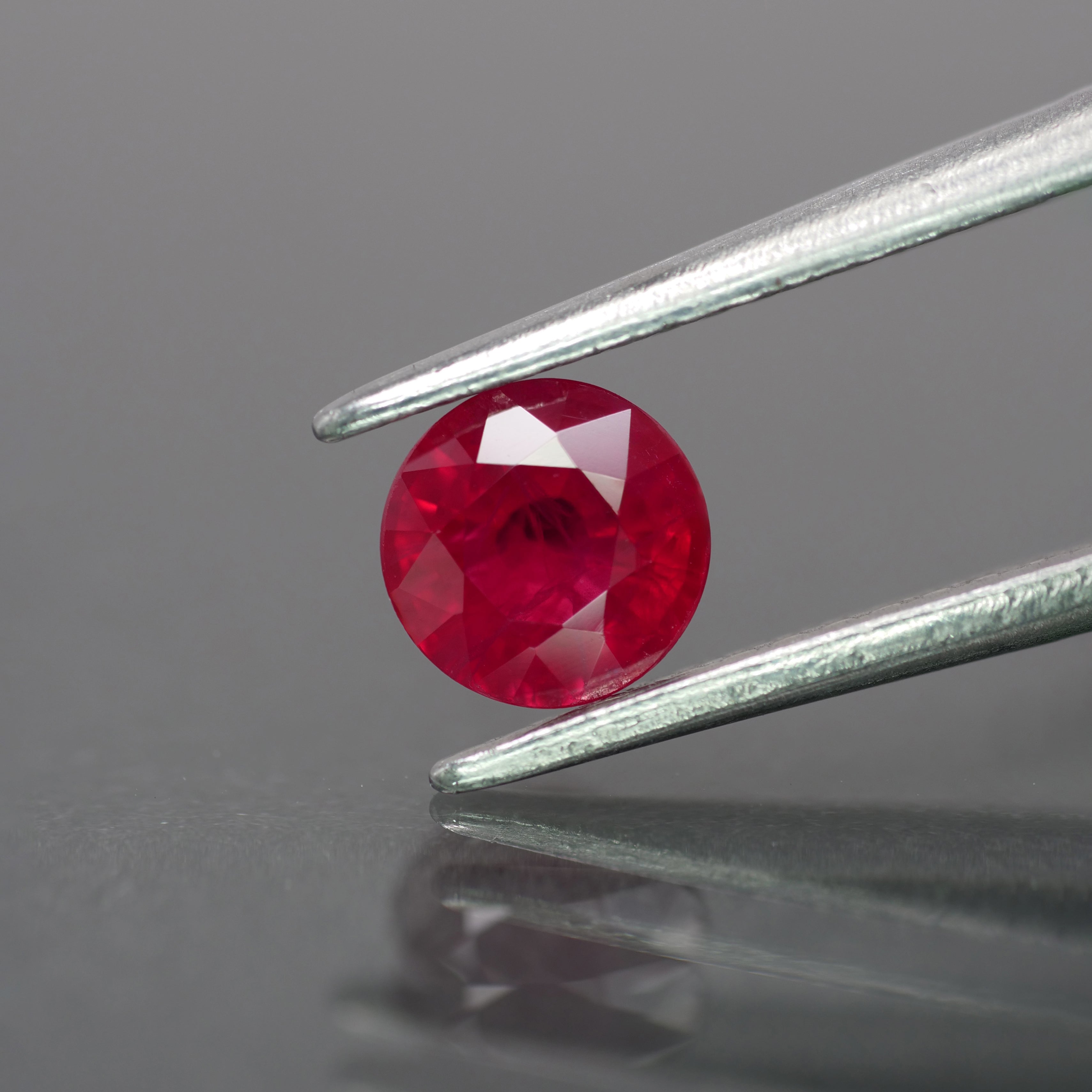 Ruby | natural, red color, round-cut, 5mm, 0.7ct - Eden Garden Jewelry™