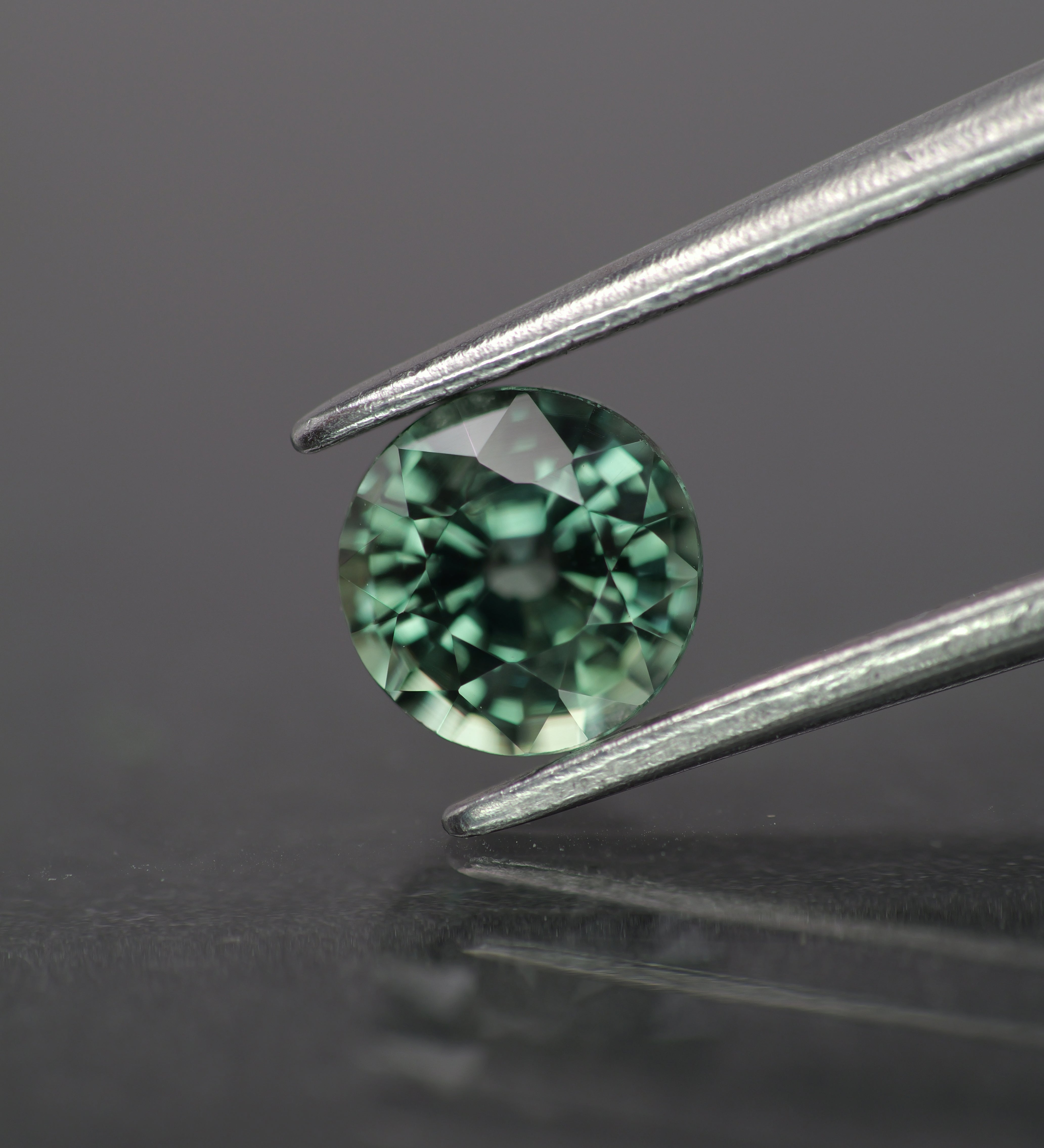 Sapphire | natural, teal color/color changing, round-cut, *5.5mm, 1ct - Eden Garden Jewelry™