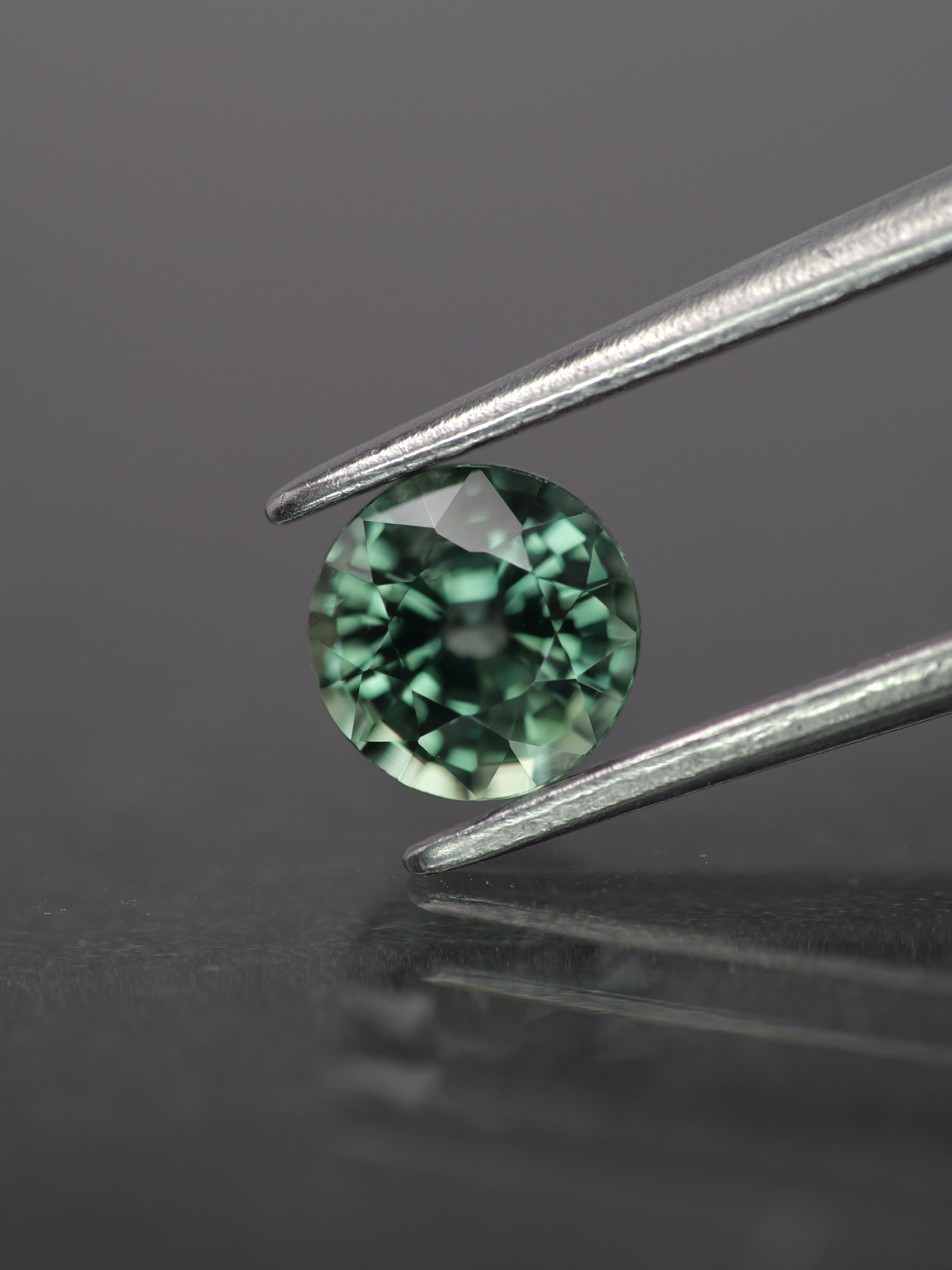 Sapphire | natural, teal color/color changing, round-cut, *5.5mm, 1ct - Eden Garden Jewelry™