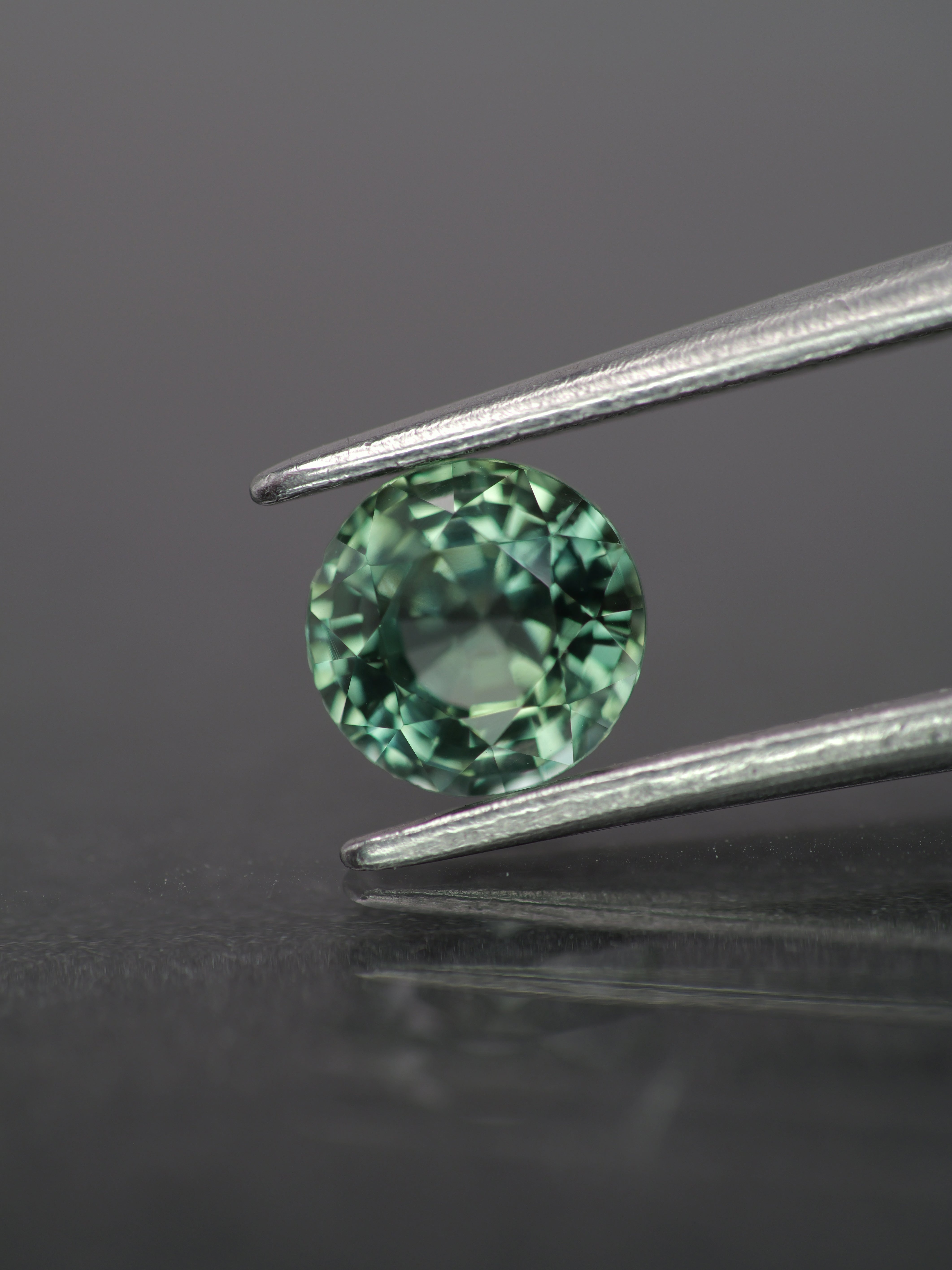 Sapphire | natural, teal color/color changing, round-cut, *5.5mm, 0.9ct - Eden Garden Jewelry™